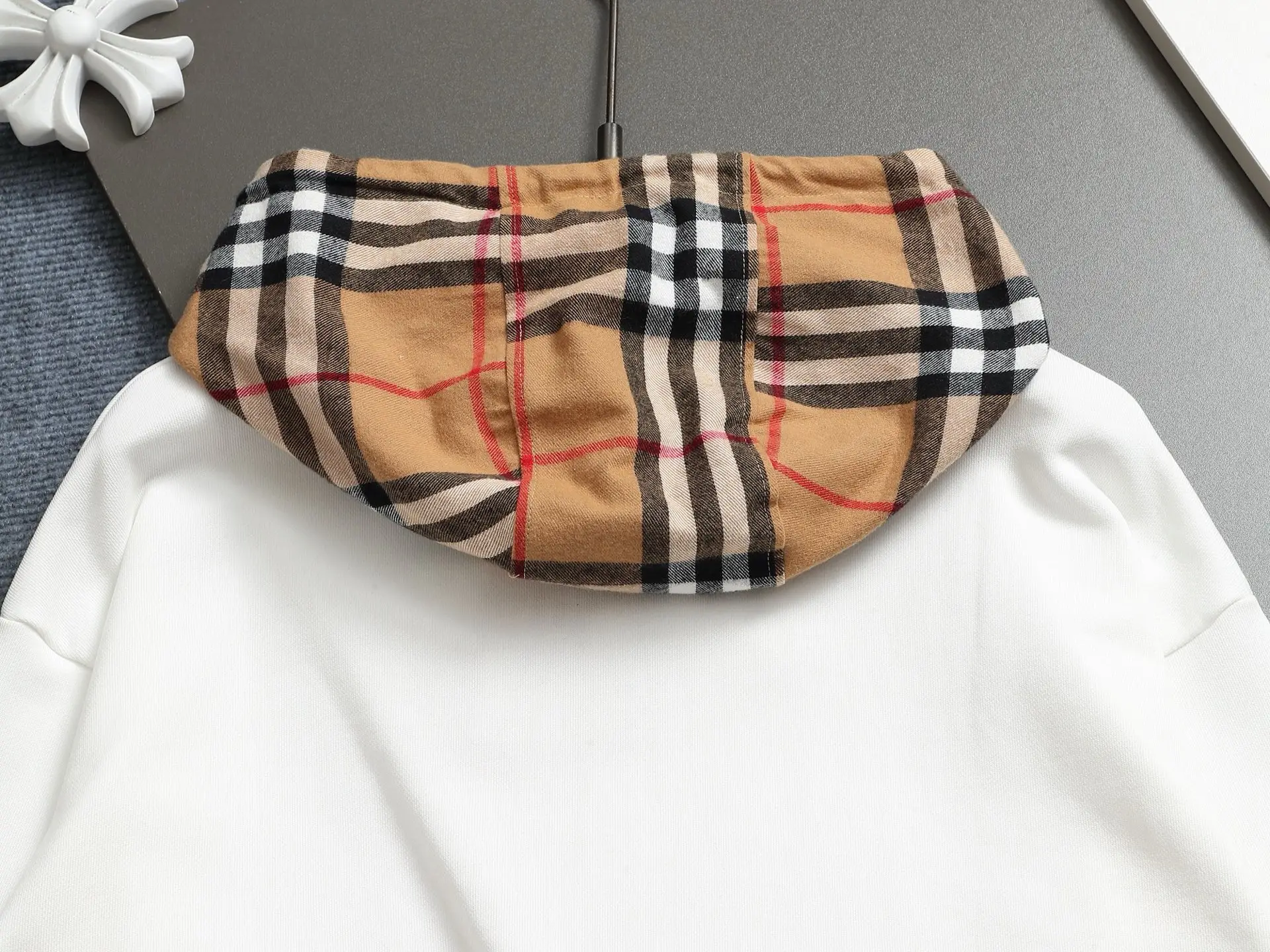 Check-Lined Hooded Sweatshirt D19021982 — view 10