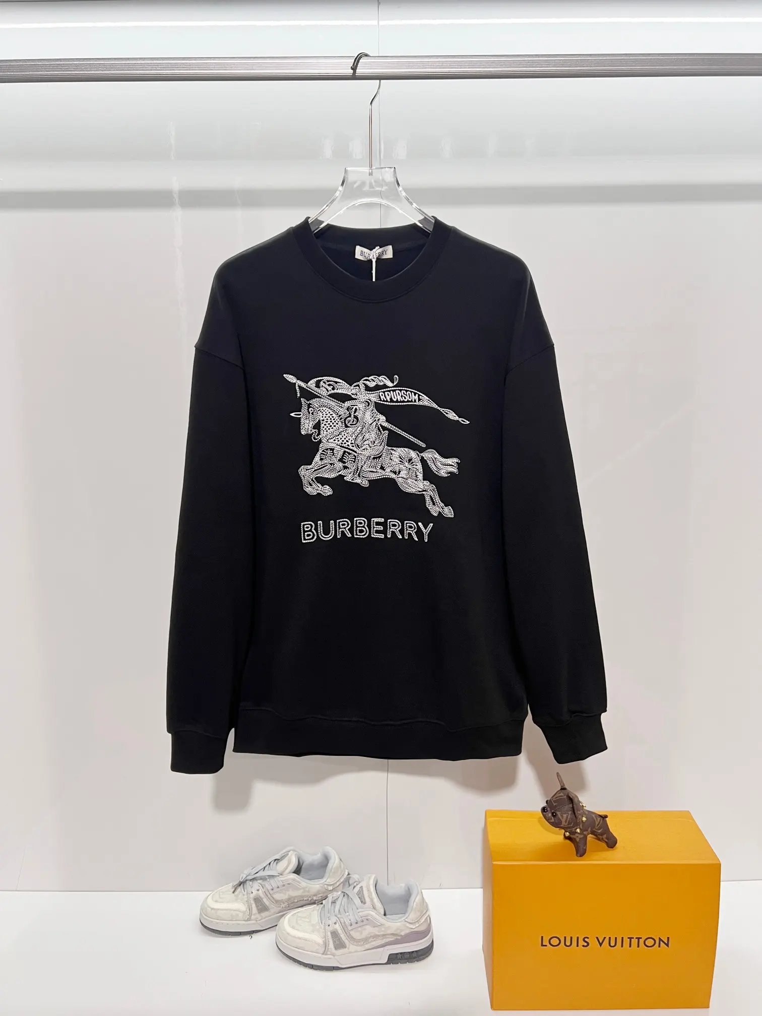 Embroidered Equestrian Knight Crew-Neck Sweatshirt D19022878