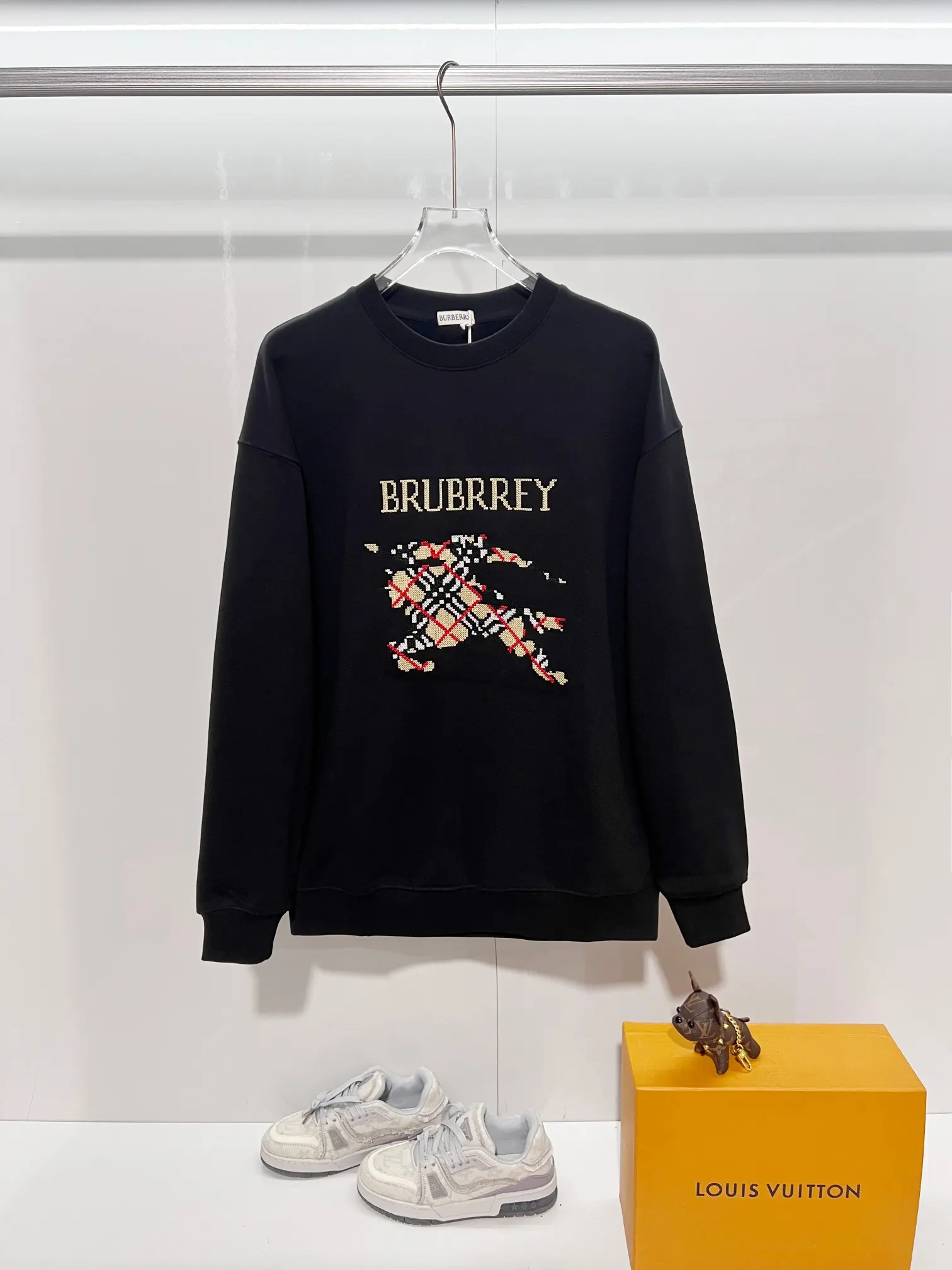 Embroidered Equestrian Knight Logo Sweatshirt D19022866