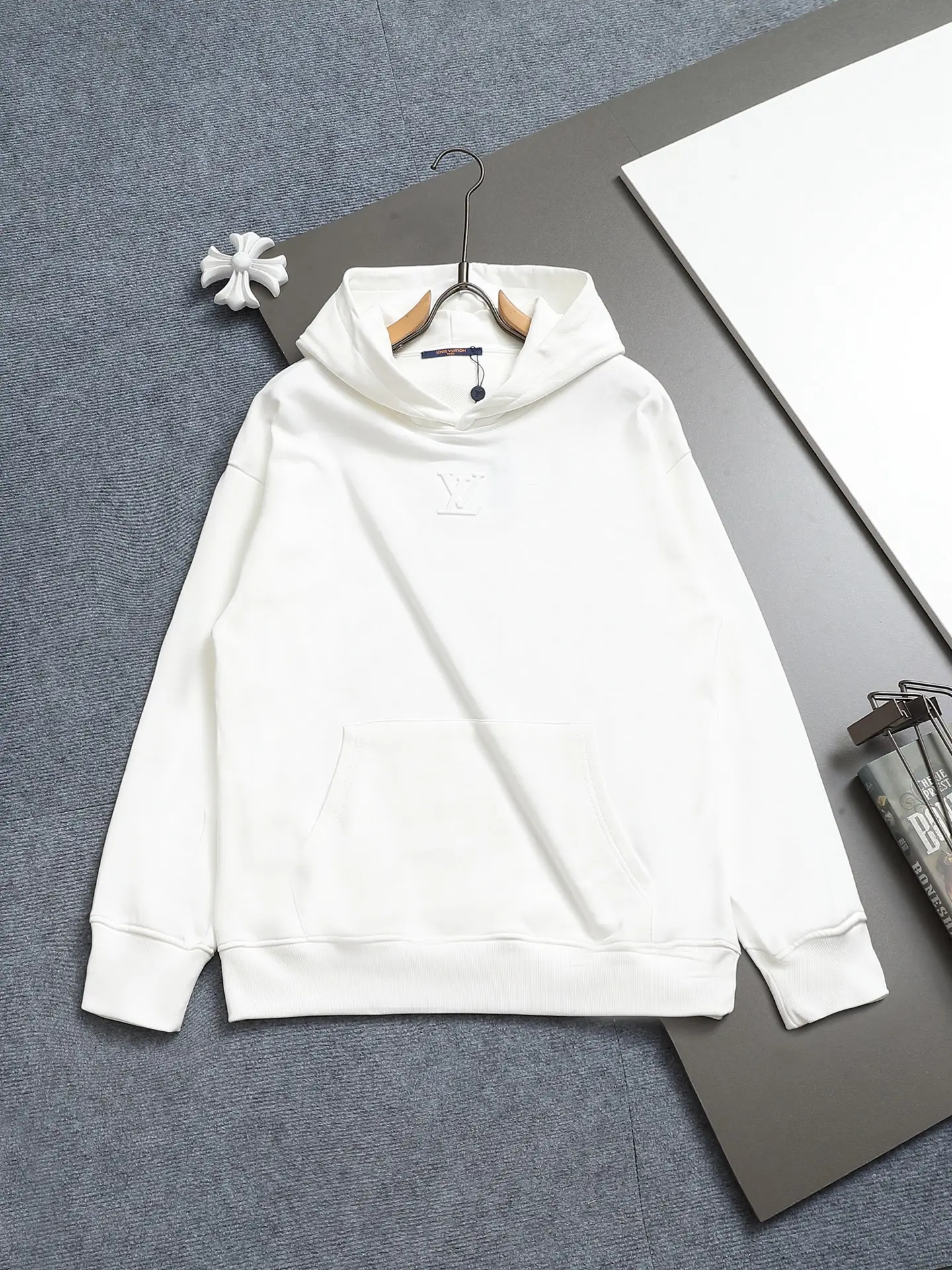 Embossed Logo Cotton Hoodie D19021968