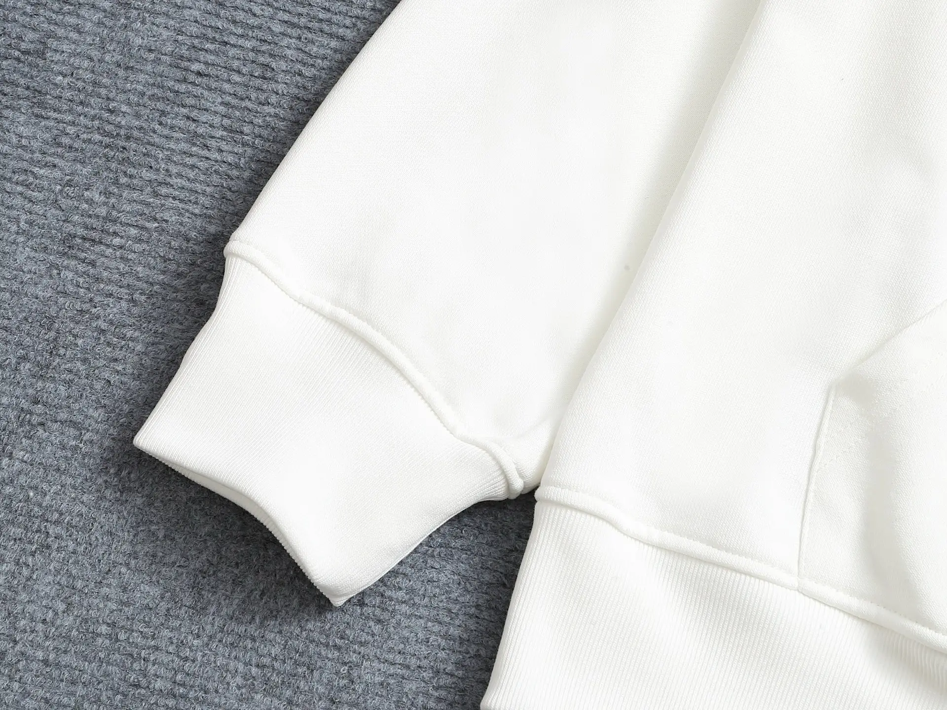 Embossed Logo Cotton Hoodie D19021968 — view 5