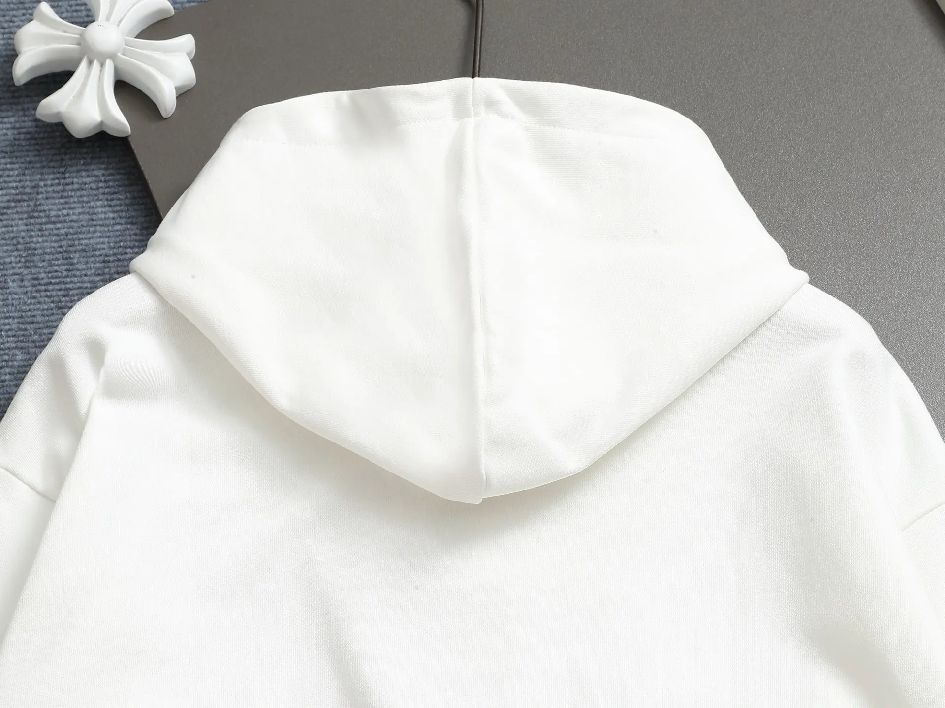 Embossed Logo Cotton Hoodie D19021968 — view 9