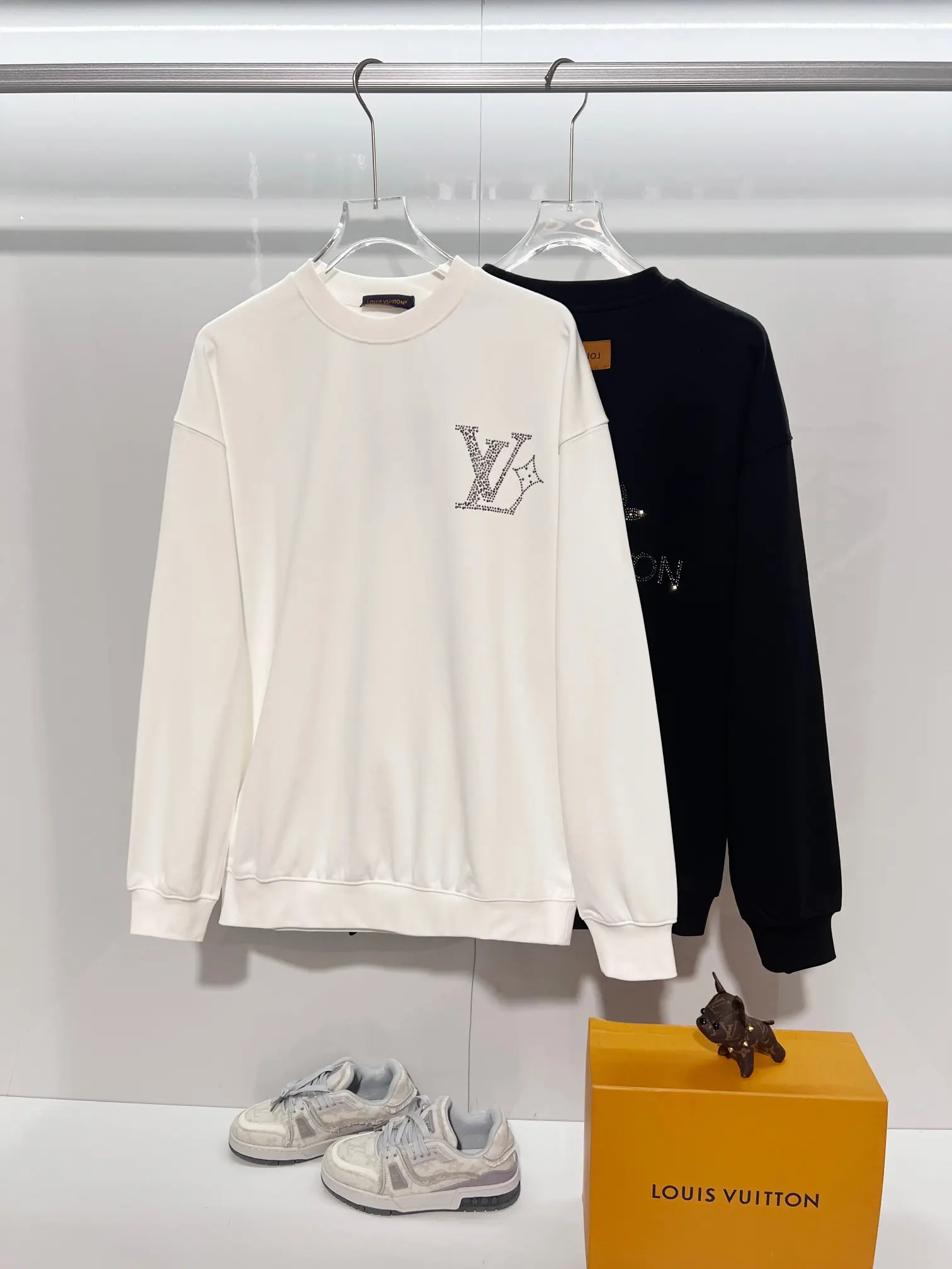 Embellished Logo Crew-Neck Sweatshirt D19022858 — view 11