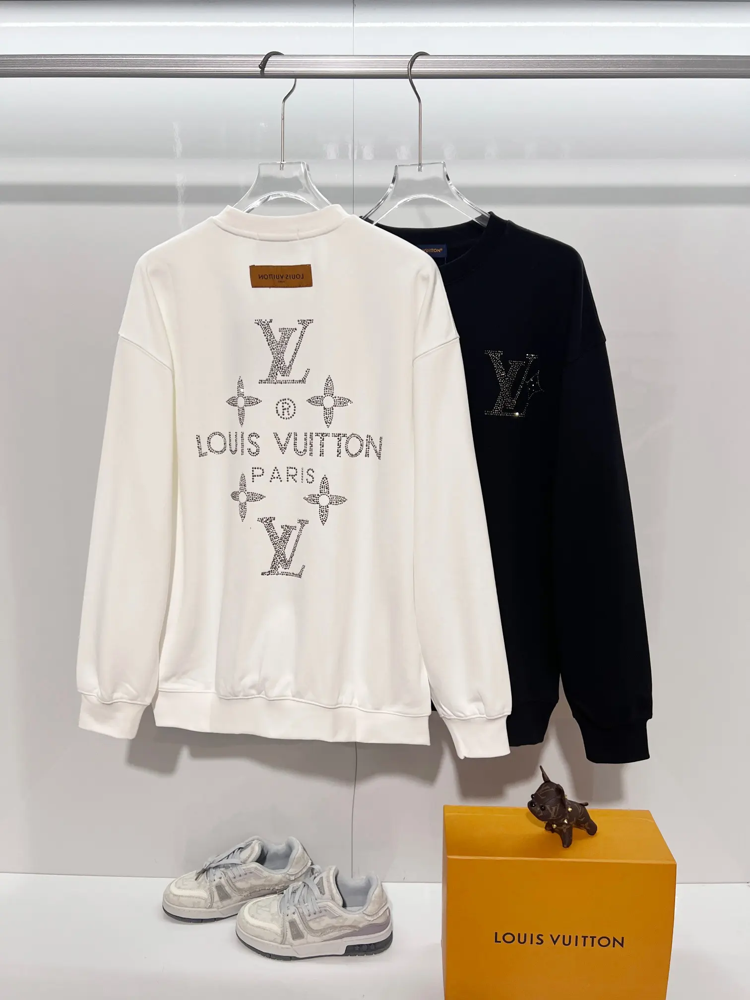 Embellished Logo Crew-Neck Sweatshirt D19022858 — view 12