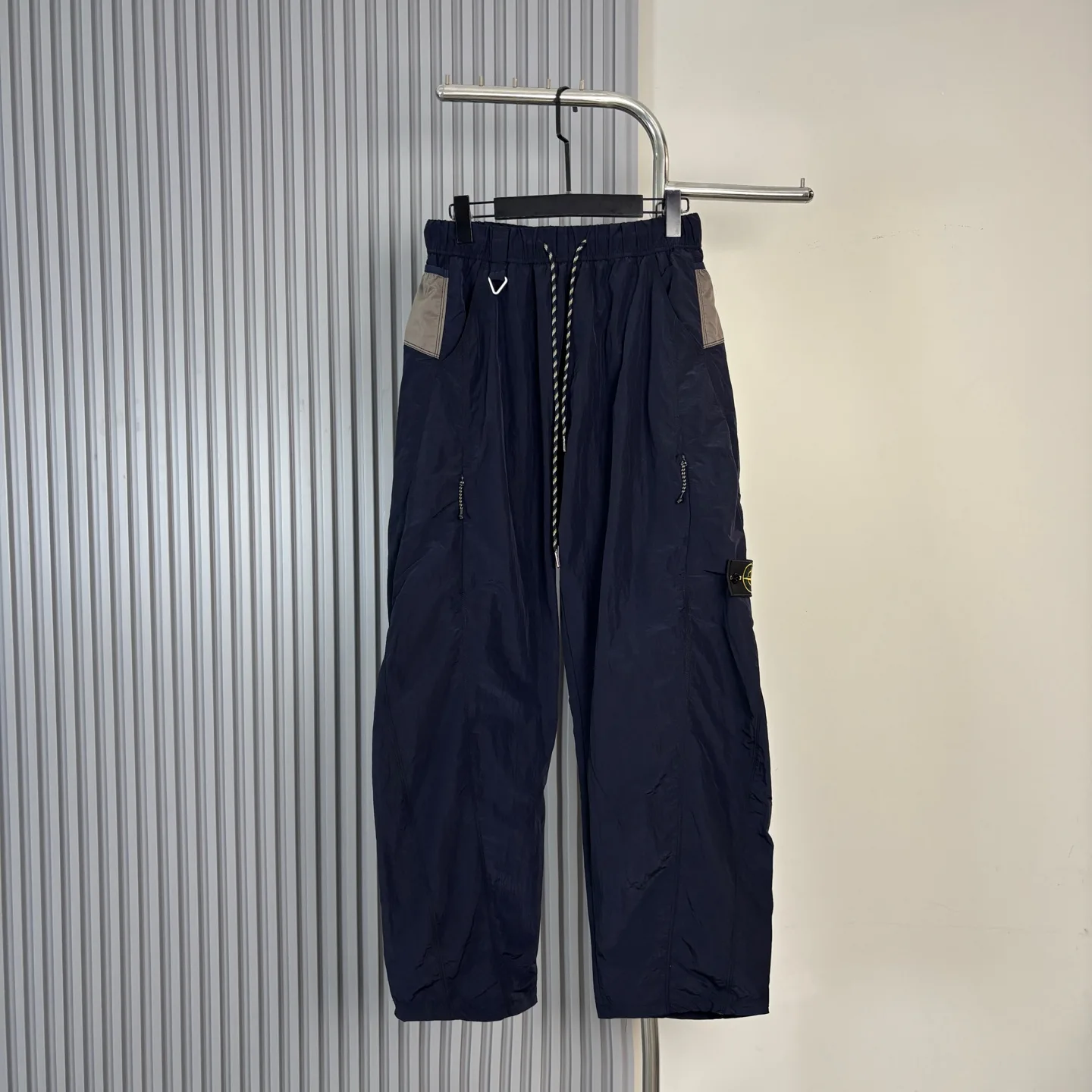 Water-Resistant Iridescent Nylon Trousers D19020226 — view 6