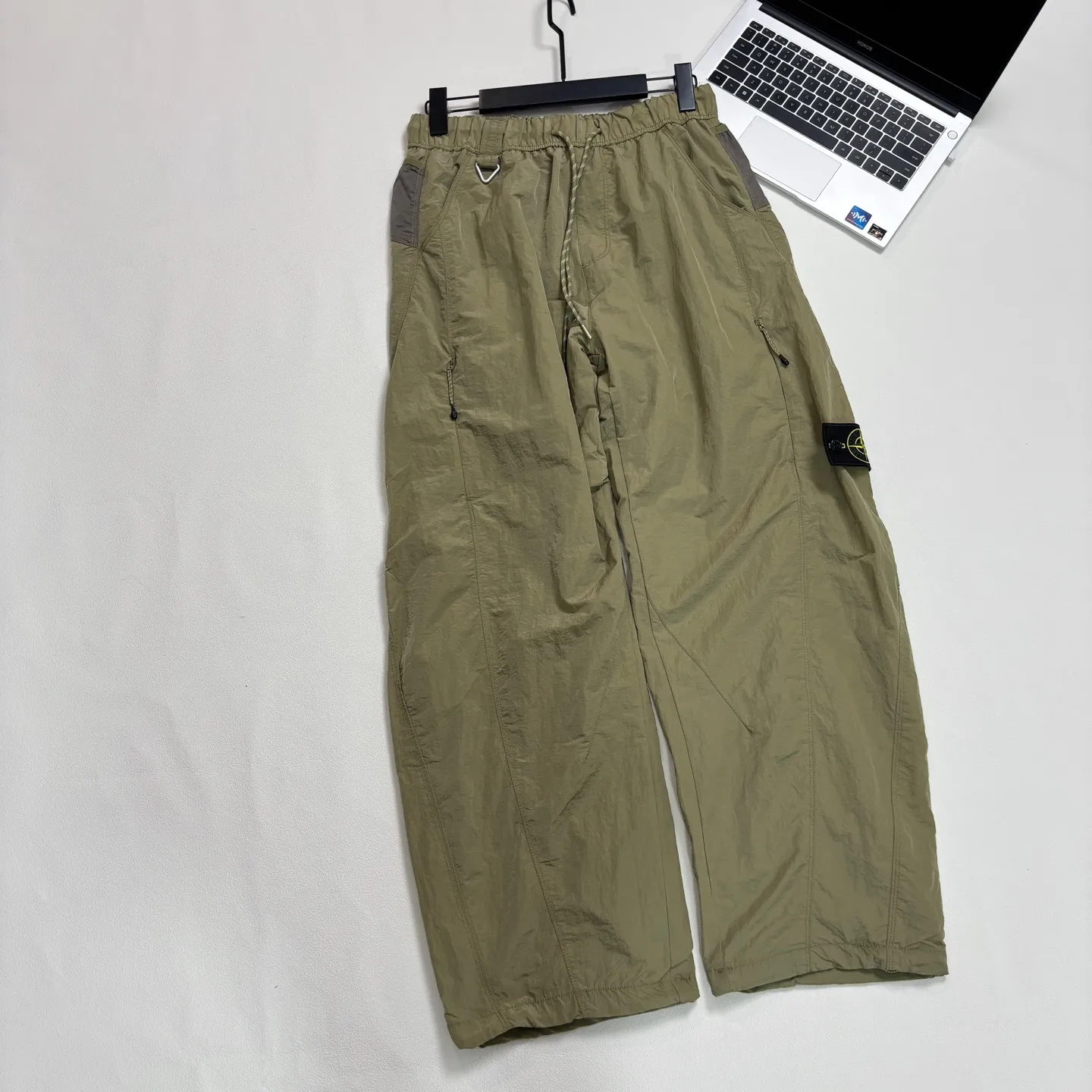 Water-Repellent Nylon Straight-Leg Trousers D19020225 — view 2