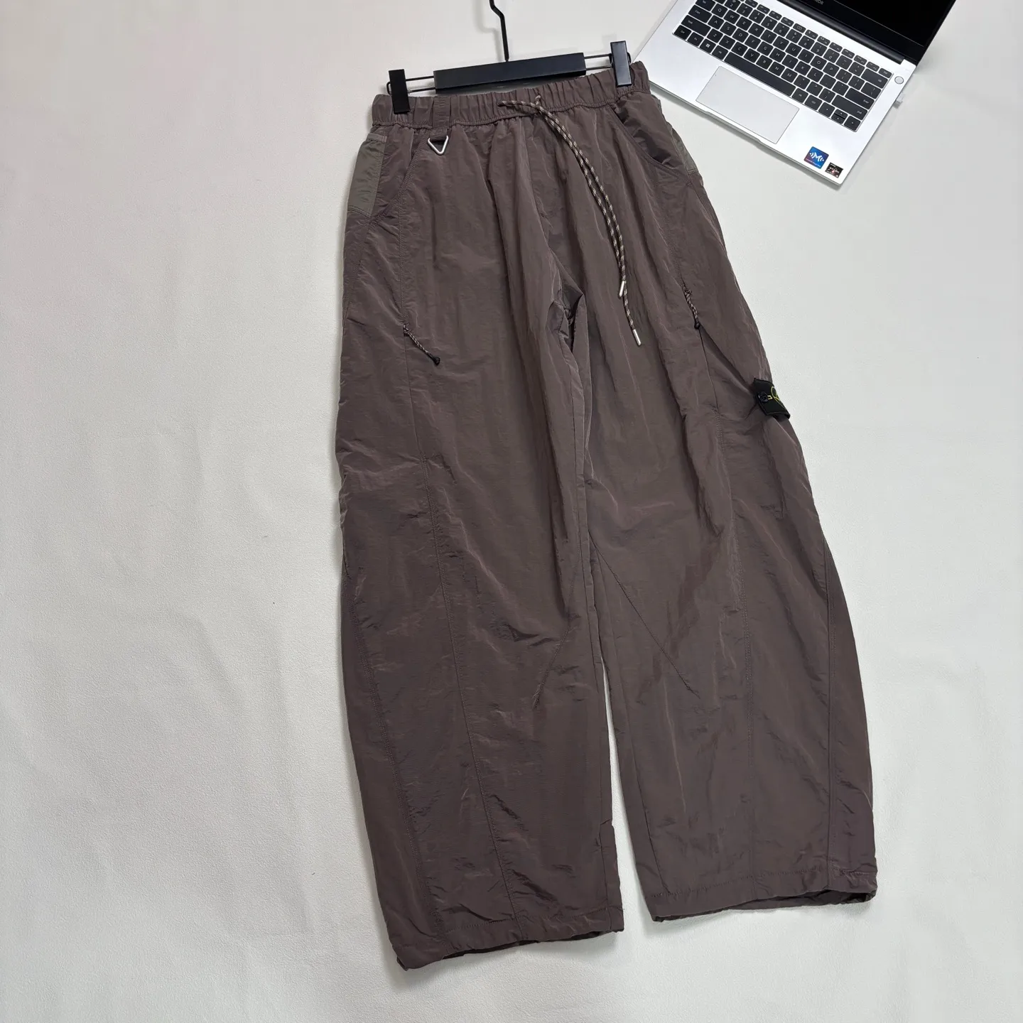 Water-Repellent Nylon Straight-Leg Trousers D19020225 — view 3