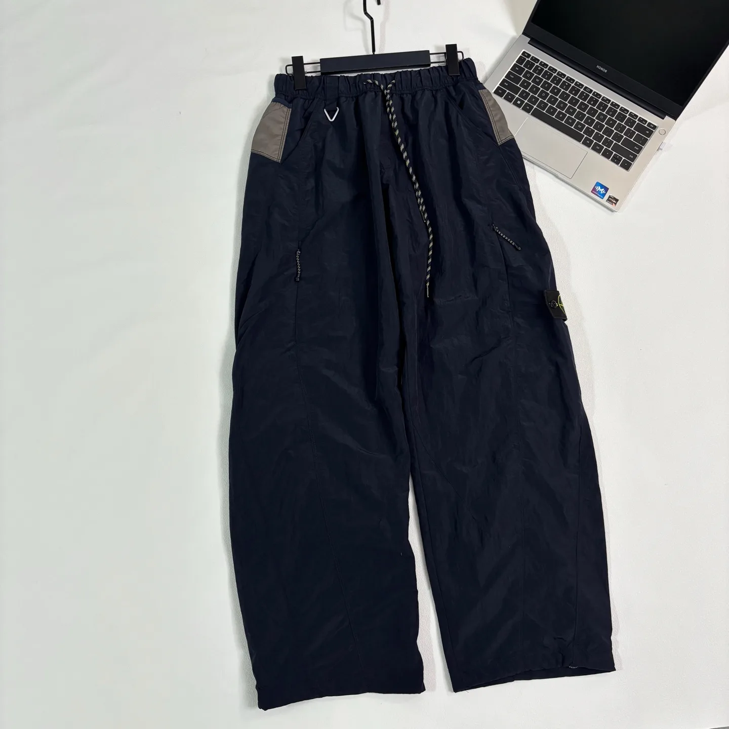 Water-Repellent Nylon Straight-Leg Trousers D19020225 — view 4