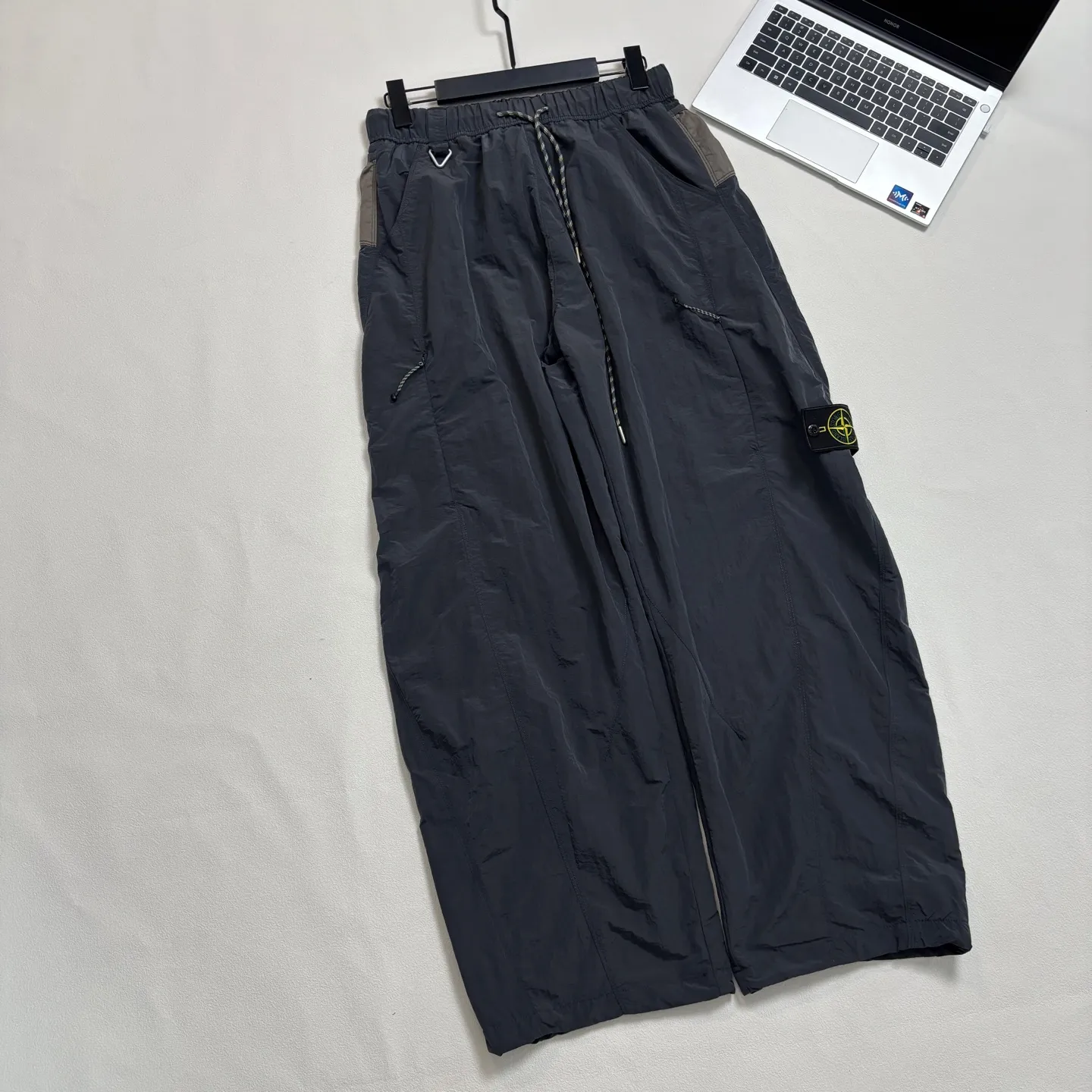 Water-Repellent Nylon Straight-Leg Trousers D19020225 — view 5