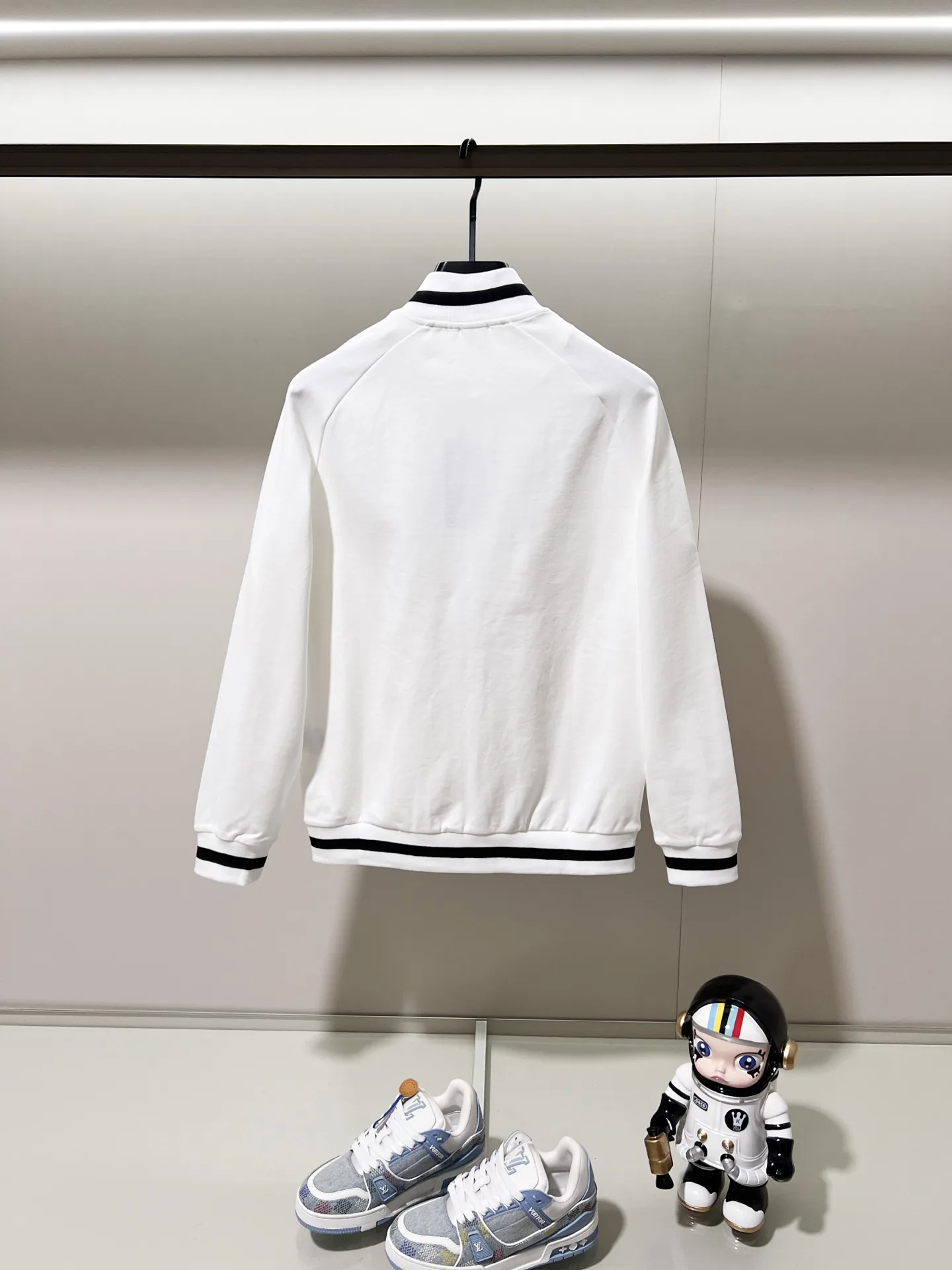 Karl Lagerfeld Embroidery Zip-Up Track Jacket D19520053 — view 2