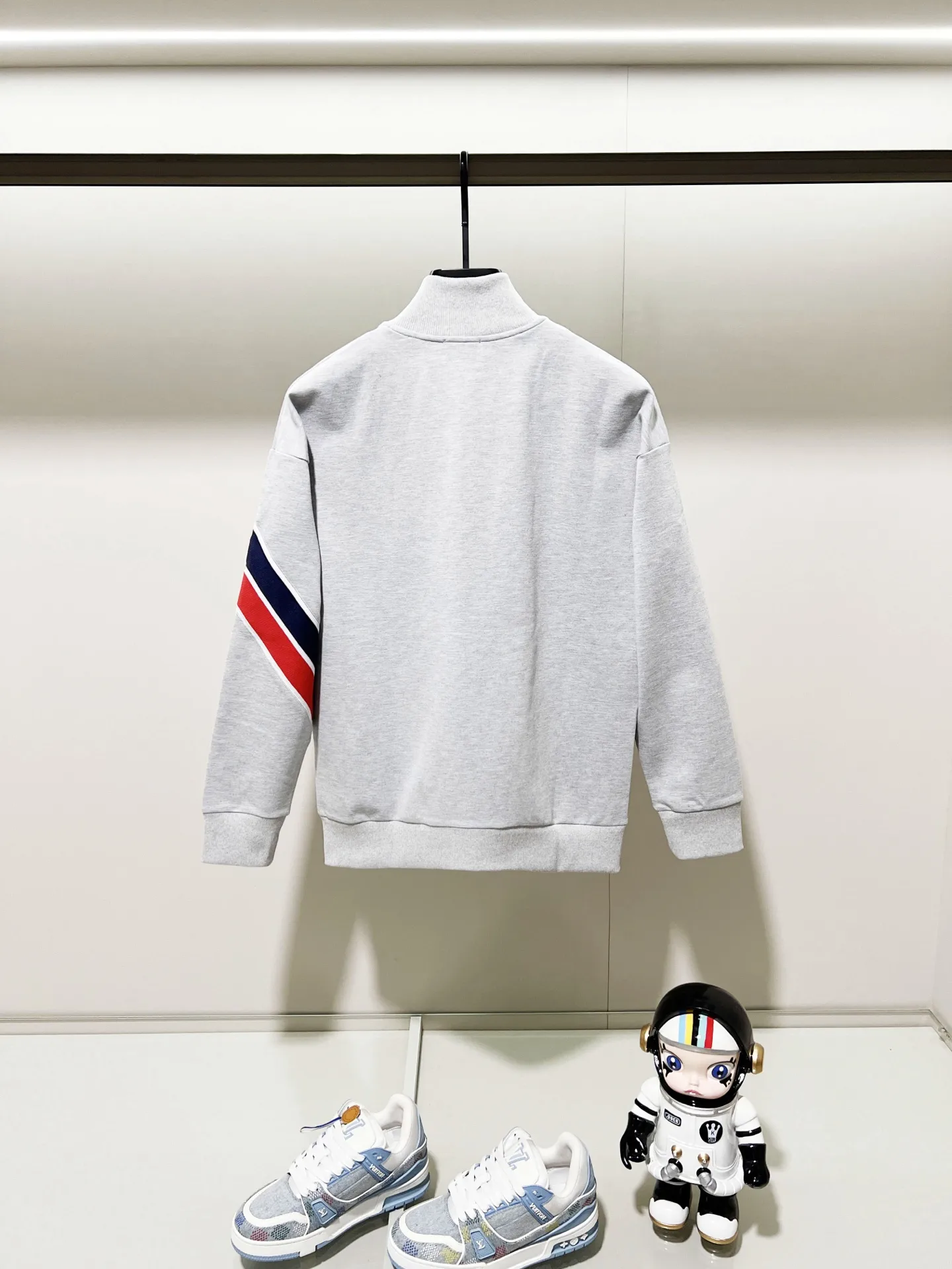 Logo-Patch Tricolour Stripe Zip-Up Sweatshirt D19520068 — view 2