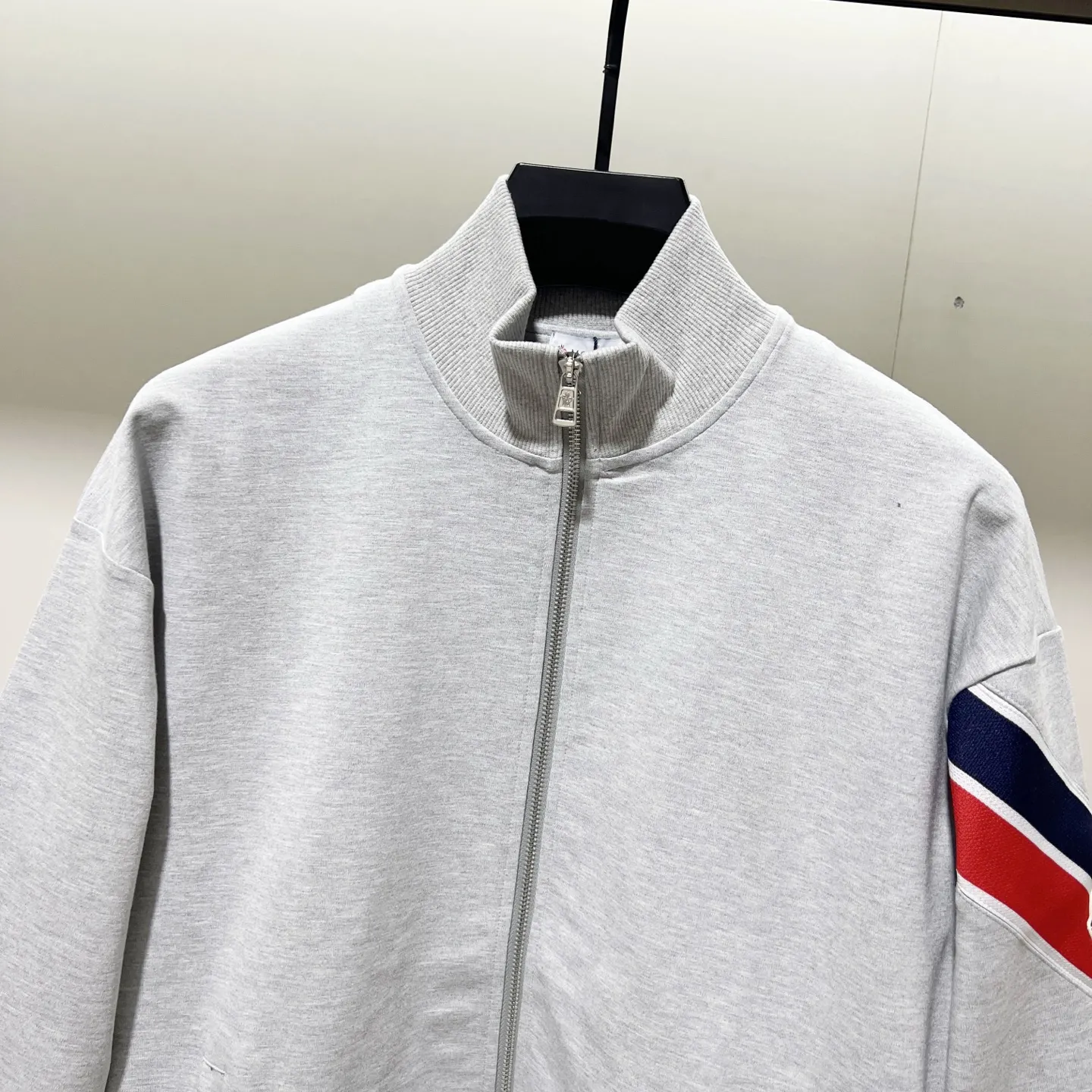 Logo-Patch Tricolour Stripe Zip-Up Sweatshirt D19520068 — view 4