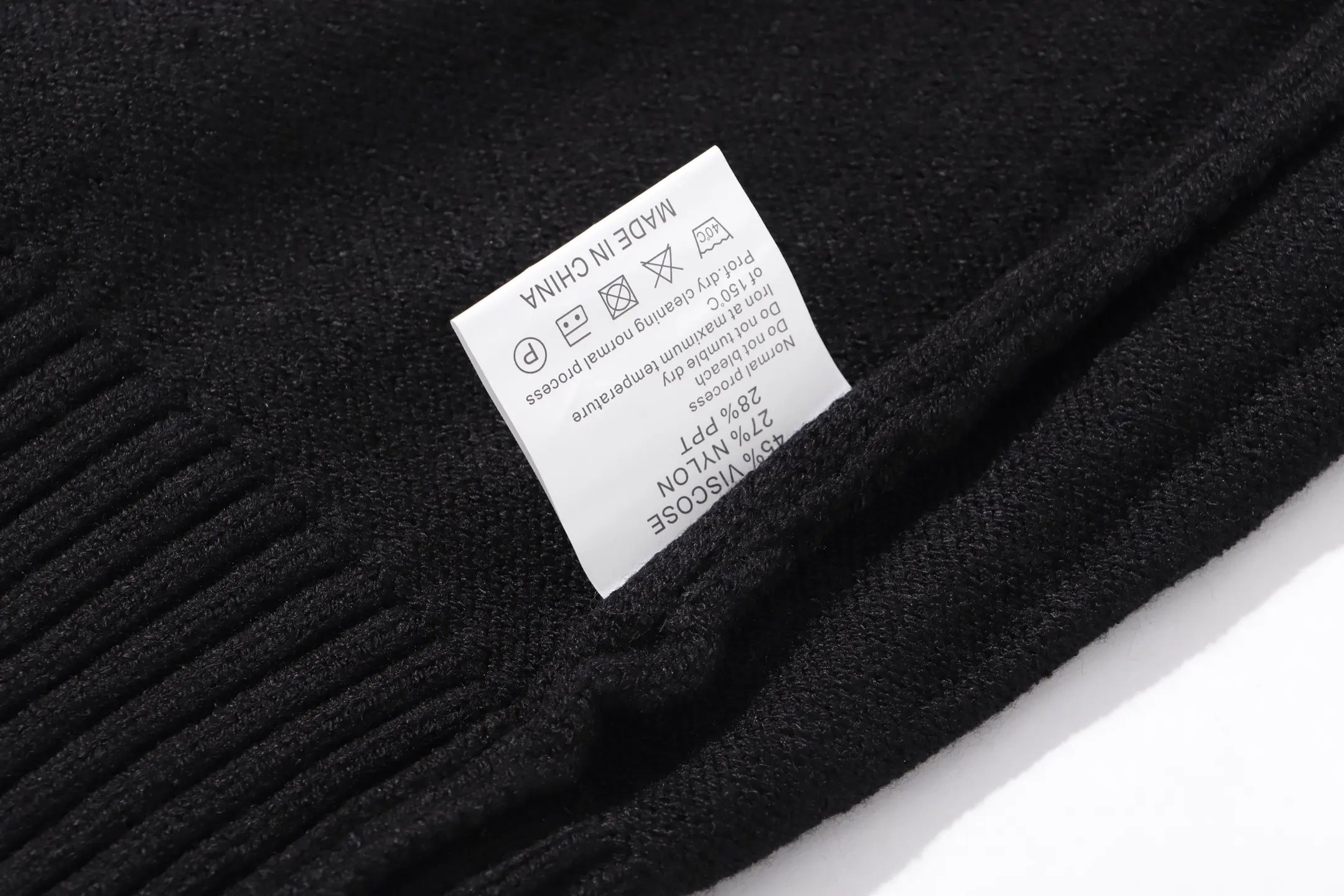 Fendi Roma Logo Intarsia Wool Sweater D20022071 — view 4