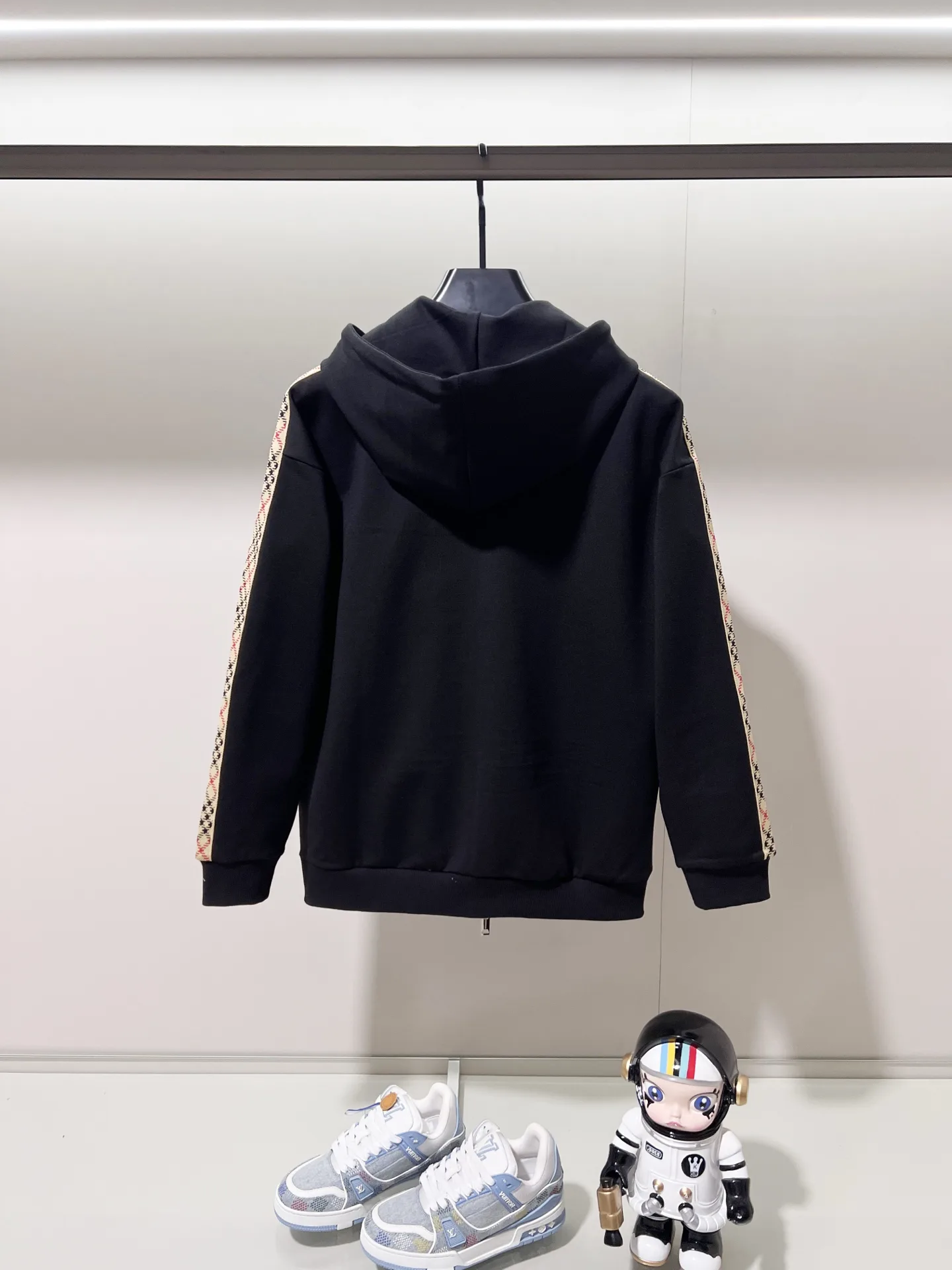 Check-Trim Embroidered Logo Zip-Up Hoodie D20020058 — view 2
