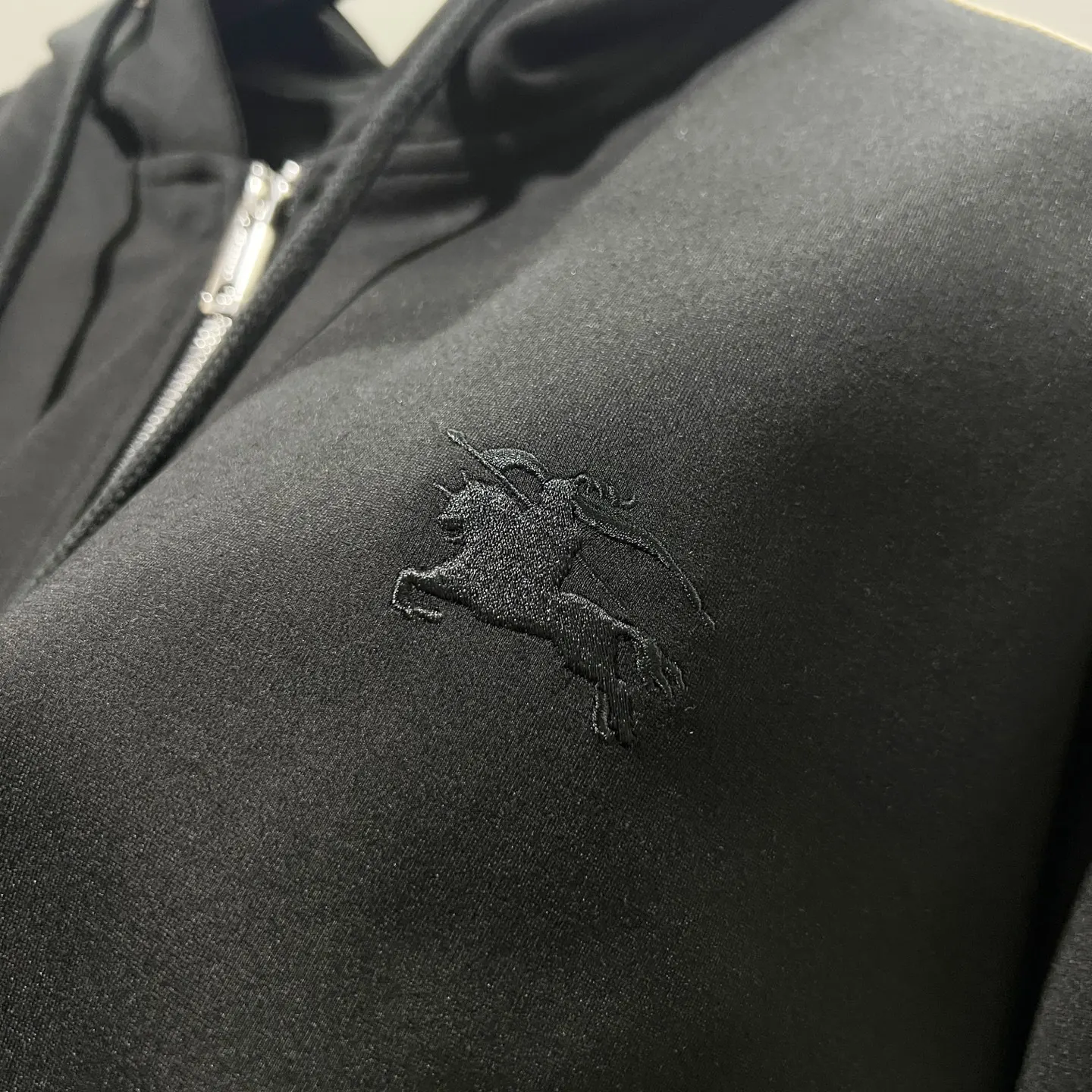 Check-Trim Embroidered Logo Zip-Up Hoodie D20020058 — view 6