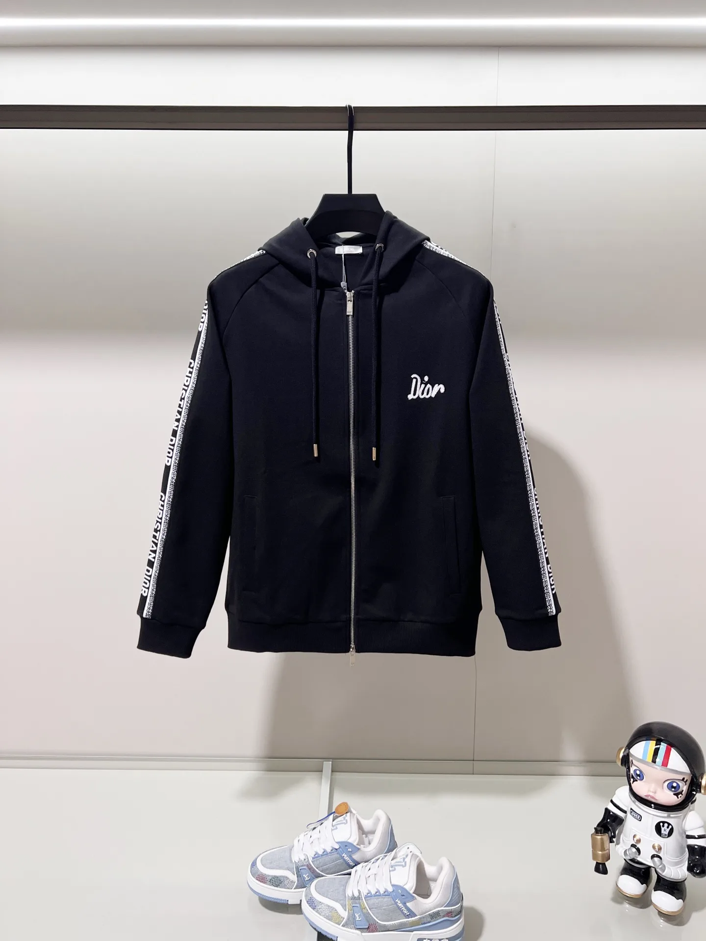 Logo-Embroidered Zip-Up Hoodie with Taped Sleeves D20020063