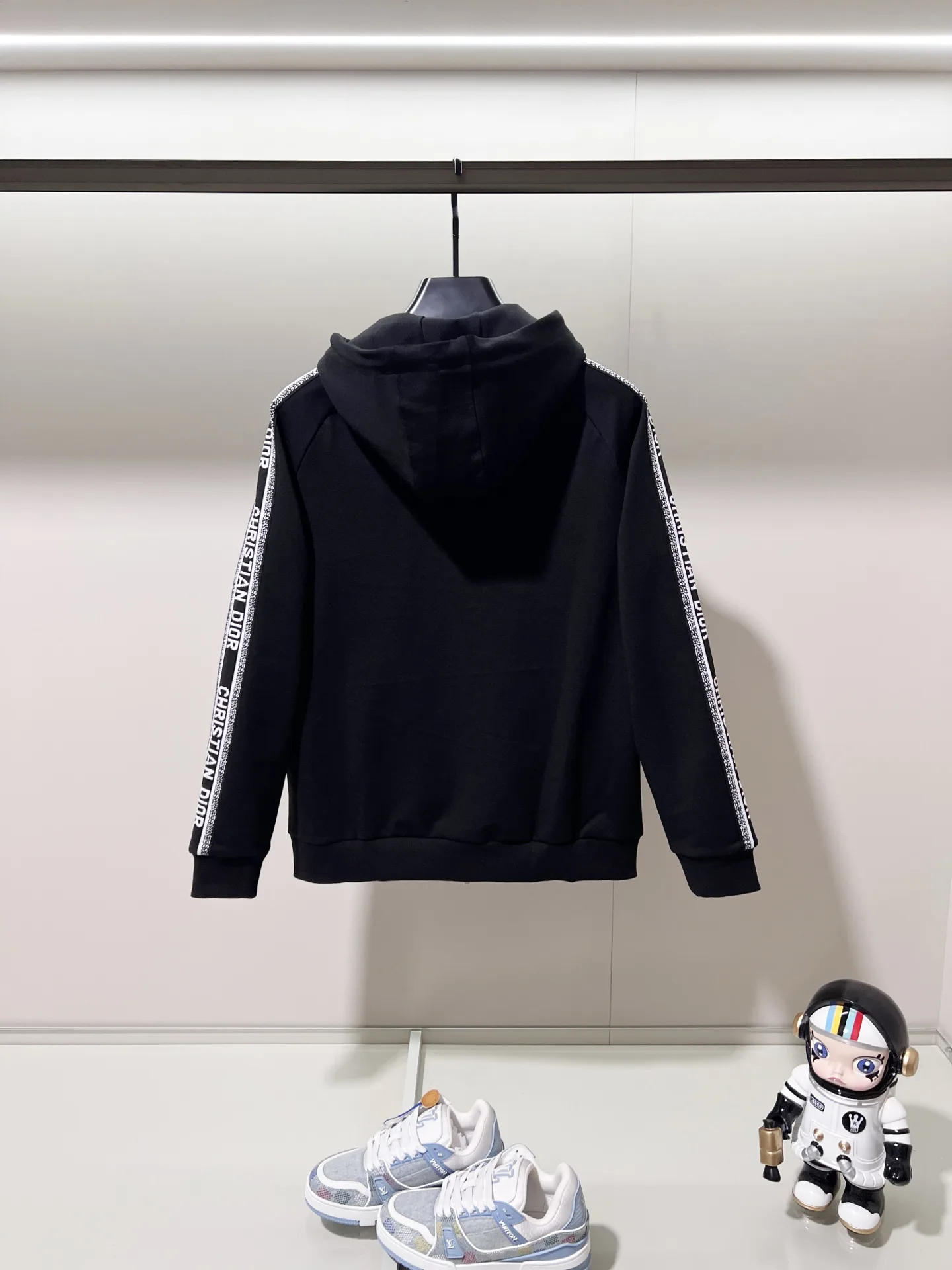 Logo-Embroidered Zip-Up Hoodie with Taped Sleeves D20020063 — view 2