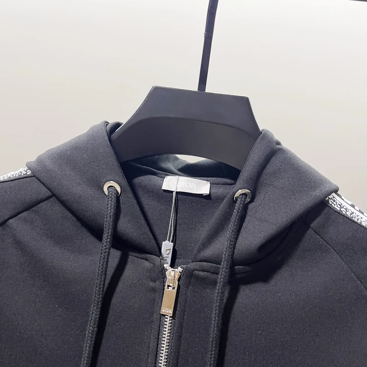 Logo-Embroidered Zip-Up Hoodie with Taped Sleeves D20020063 — view 3