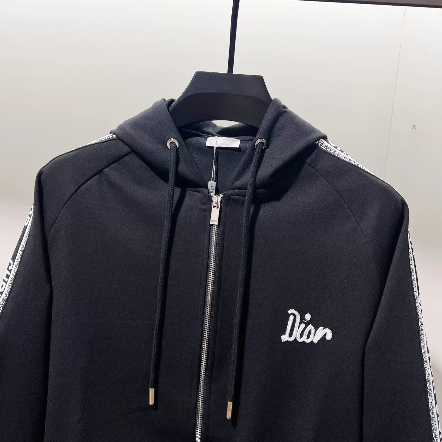 Logo-Embroidered Zip-Up Hoodie with Taped Sleeves D20020063 — view 4