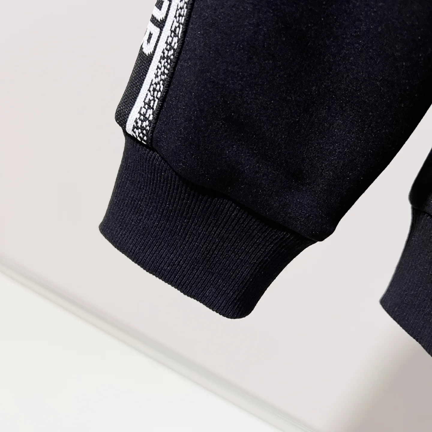 Logo-Embroidered Zip-Up Hoodie with Taped Sleeves D20020063 — view 8