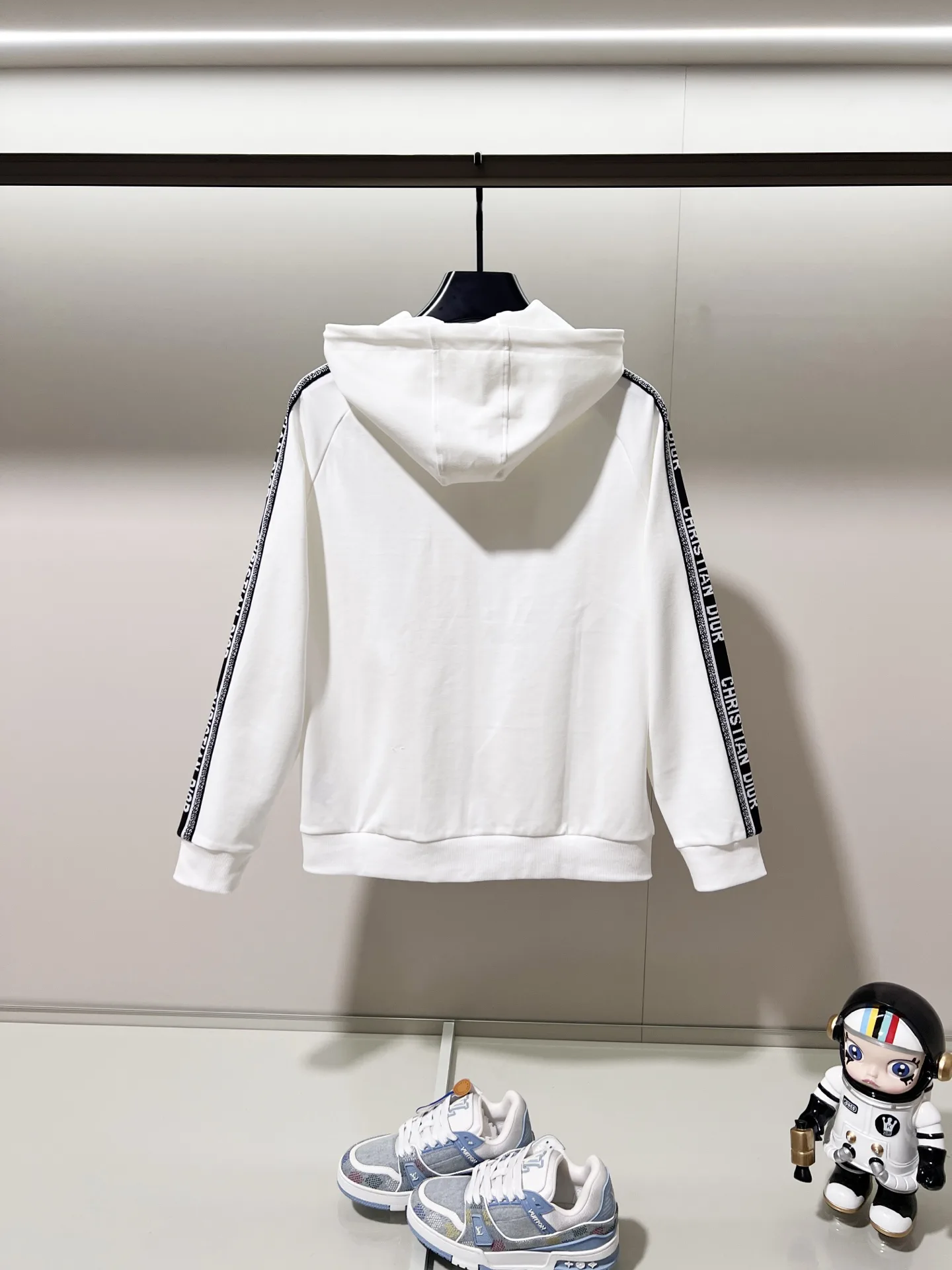 Logo-Embroidered Zip-Up Hoodie D20020062 — view 2