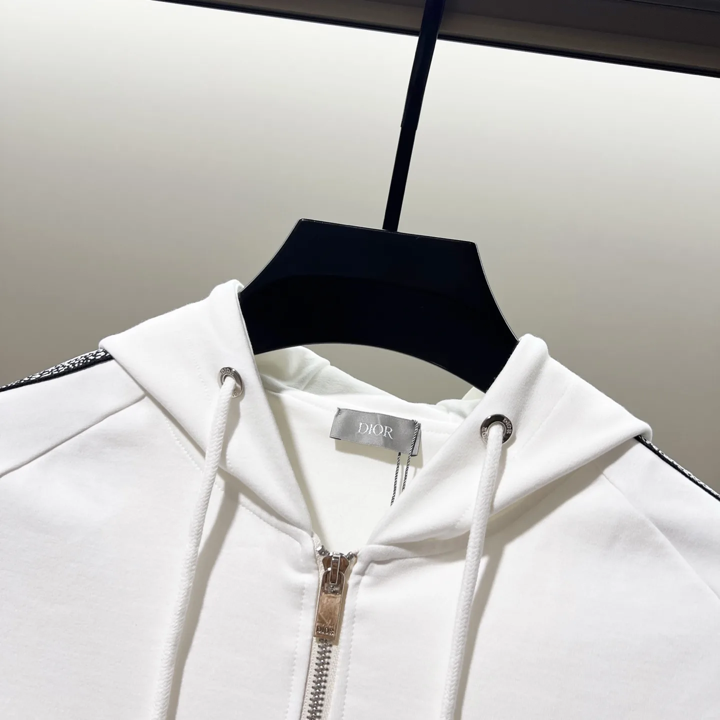 Logo-Embroidered Zip-Up Hoodie D20020062 — view 3
