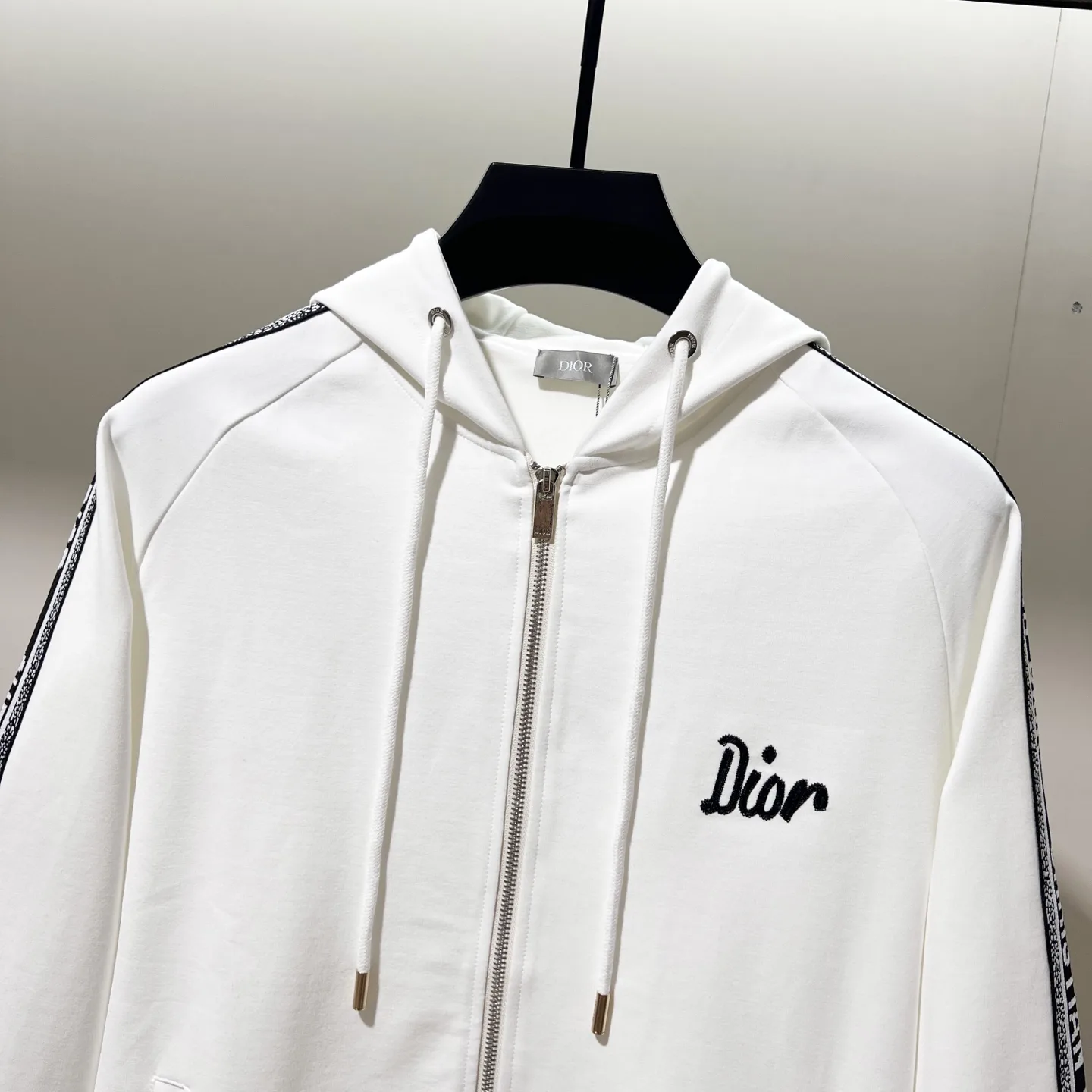 Logo-Embroidered Zip-Up Hoodie D20020062 — view 4