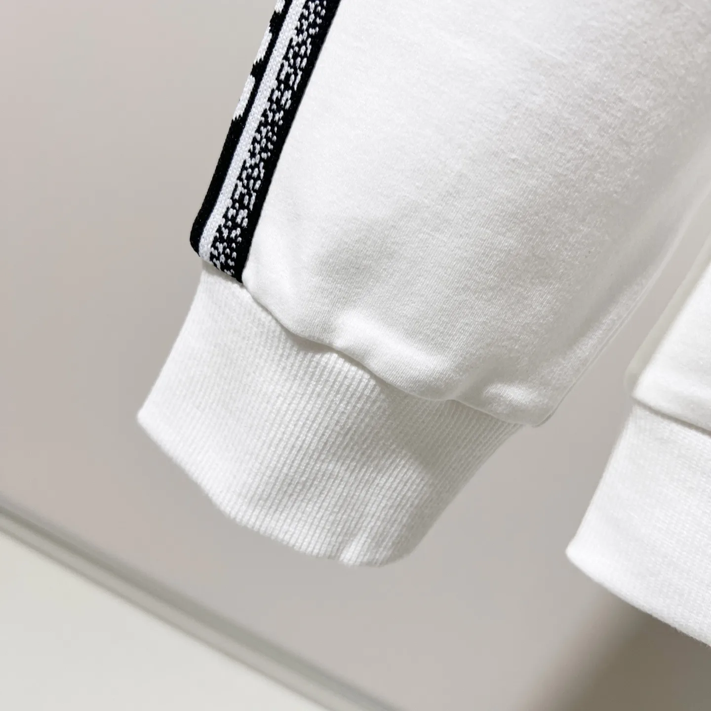 Logo-Embroidered Zip-Up Hoodie D20020062 — view 8