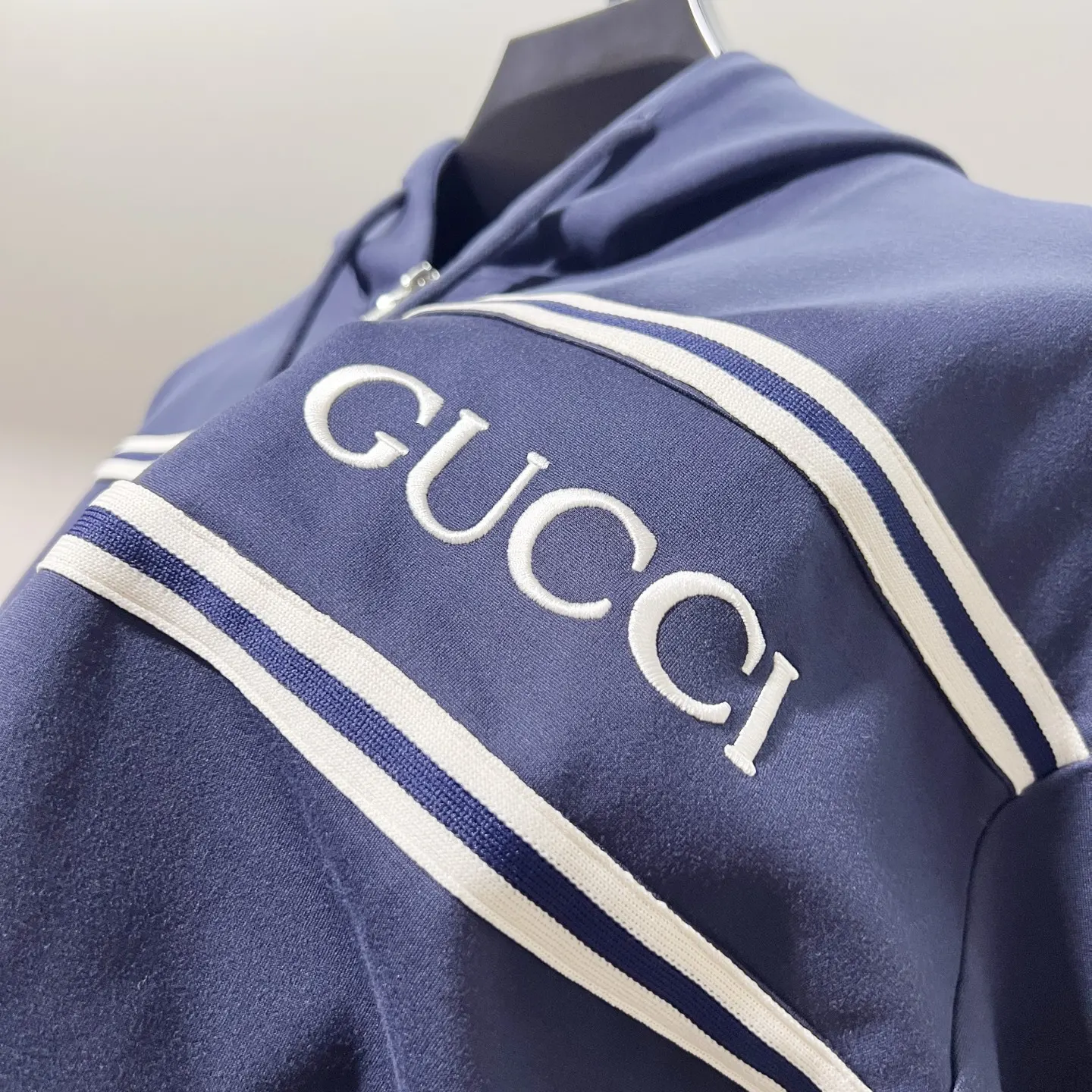 Logo-Embroidered Webbing Trim Zip-Up Hoodie D20020067 — view 6