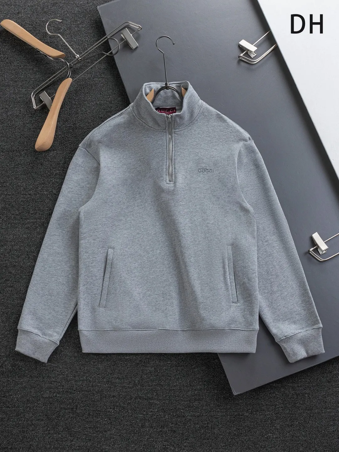 Logo-Embroidered Quarter-Zip Sweatshirt D20022831