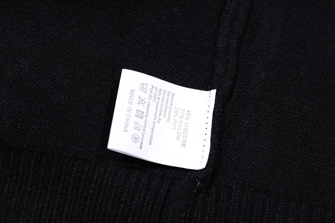 MM6 Maison Margiela Logo Jacquard Crew-Neck Sweater D20022065 — view 6