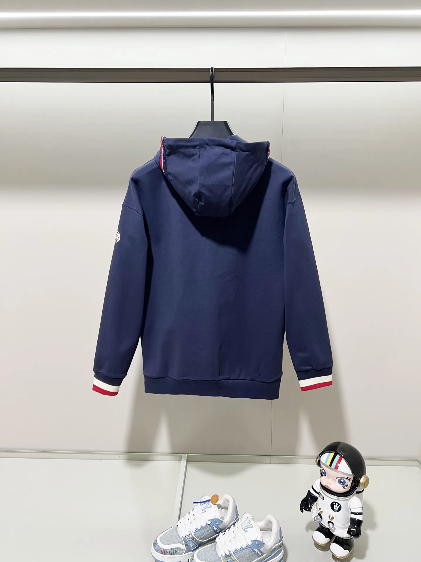 Logo-Patch Zip-Up Hooded Sweatshirt D20020070 — view 2