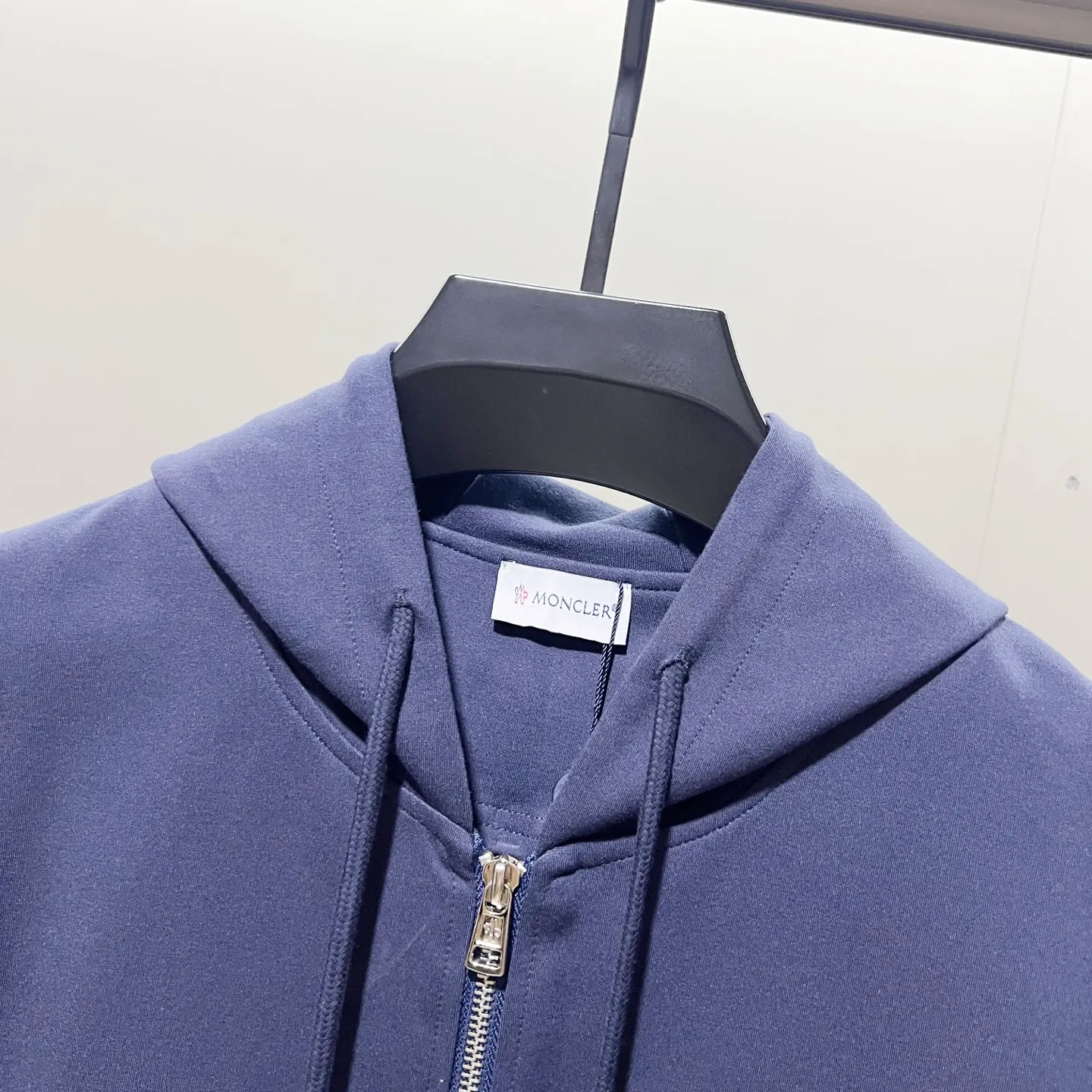 Logo-Patch Zip-Up Hooded Sweatshirt D20020070 — view 3