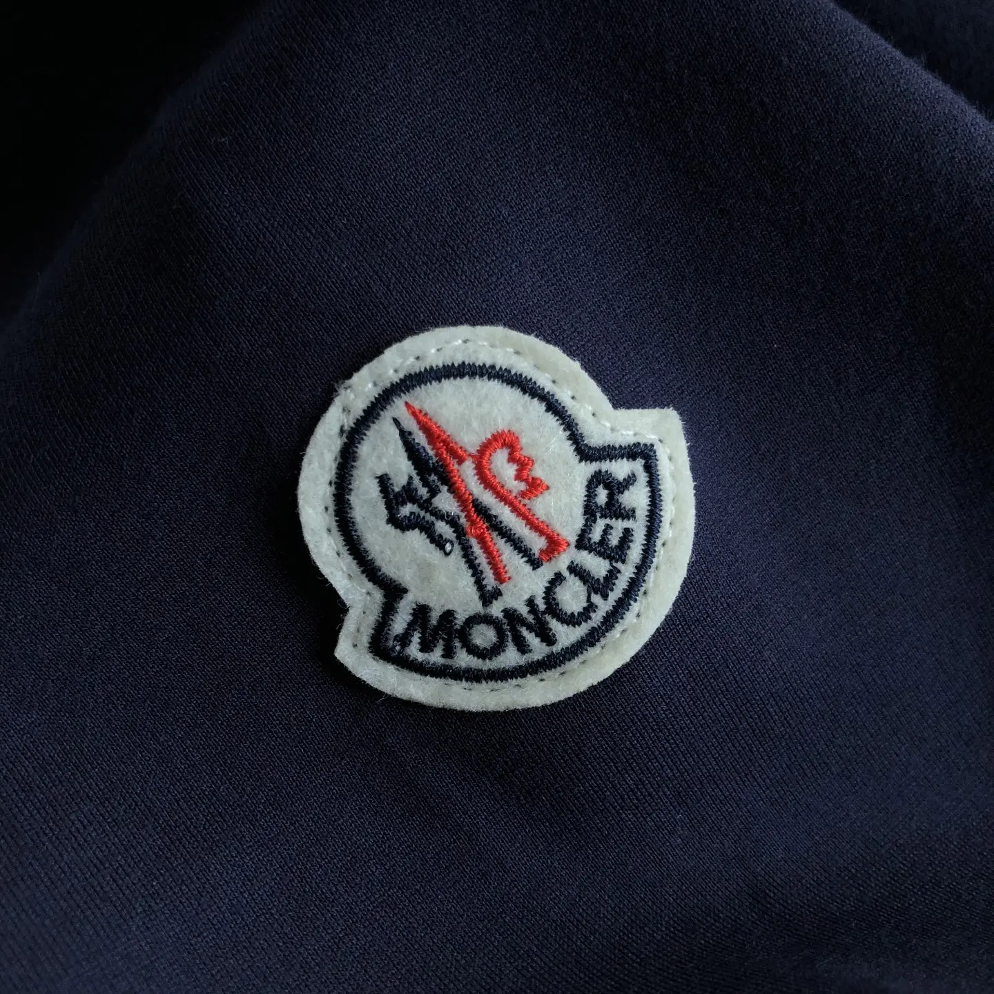 Logo-Embroidered Zip-Up Hoodie D20020082 — view 8