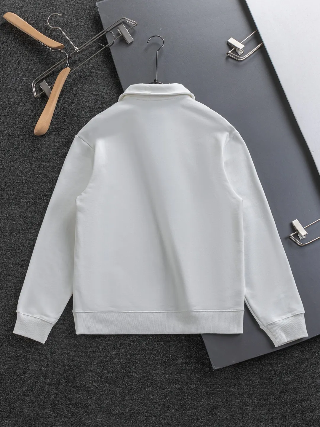 Logo-Badge Quarter-Zip Sweatshirt D20022828 — view 3