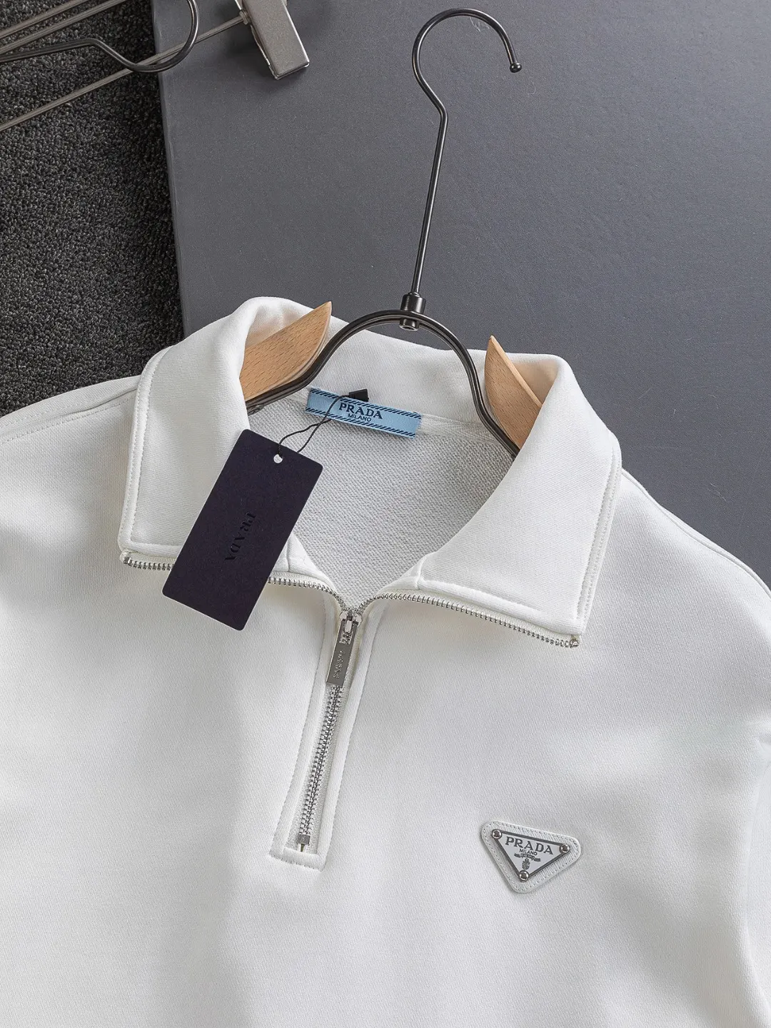 Logo-Badge Quarter-Zip Sweatshirt D20022828 — view 4
