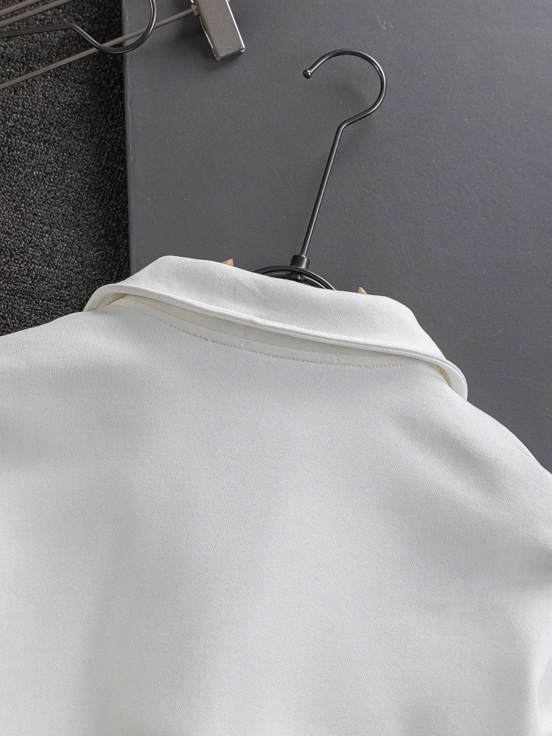 Logo-Badge Quarter-Zip Sweatshirt D20022828 — view 5