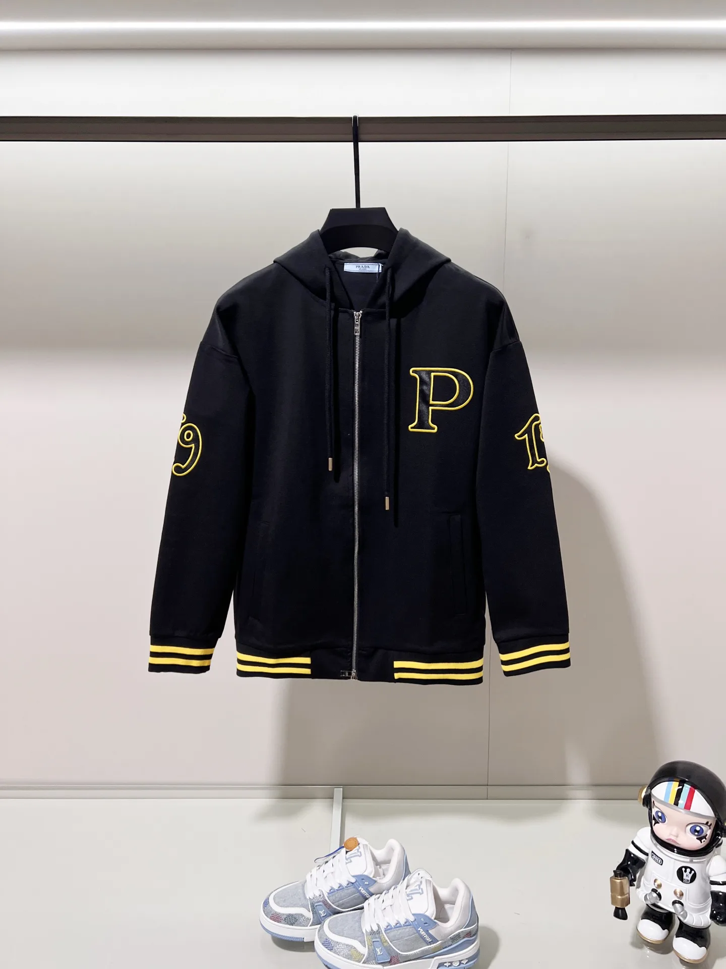 Logo-Embroidered Zip-Up Hooded Sweatshirt D20020064