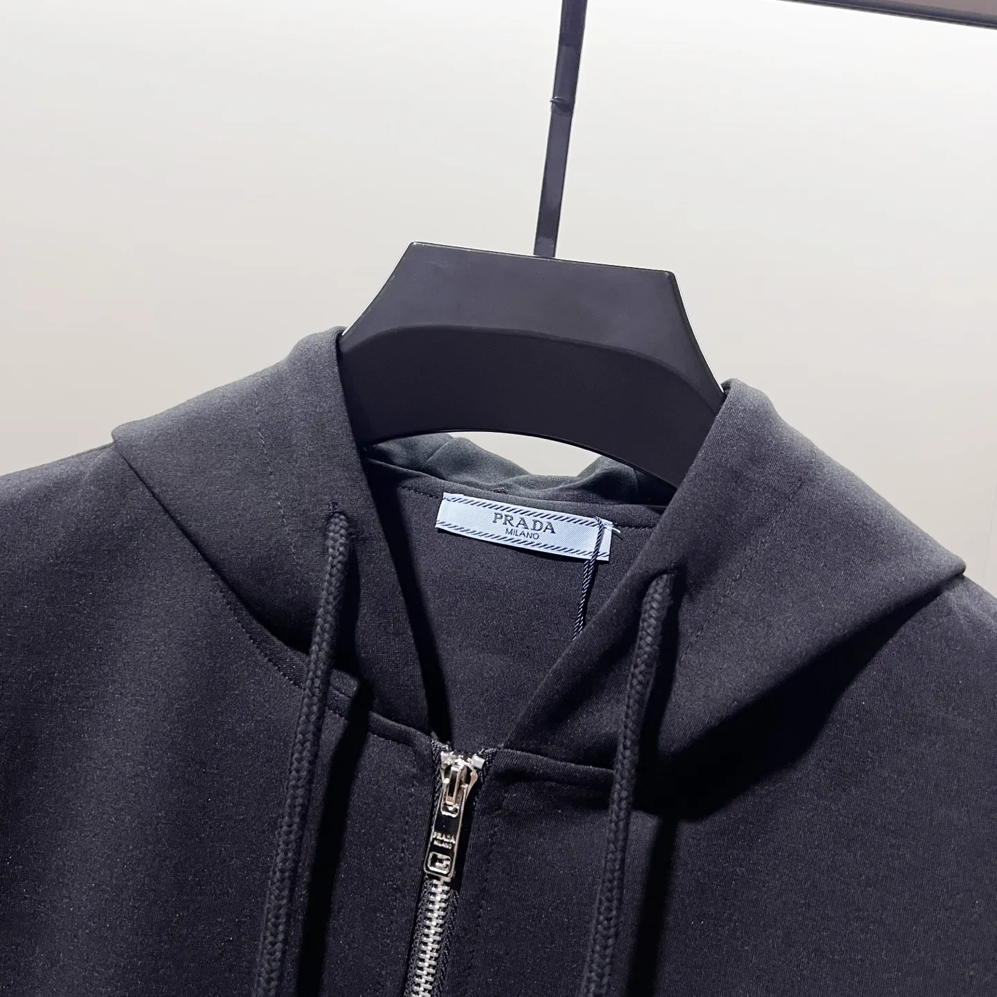 Logo-Embroidered Zip-Up Hooded Sweatshirt D20020064 — view 3