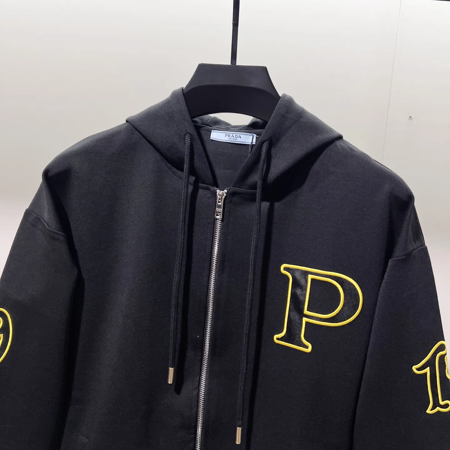 Logo-Embroidered Zip-Up Hooded Sweatshirt D20020064 — view 4