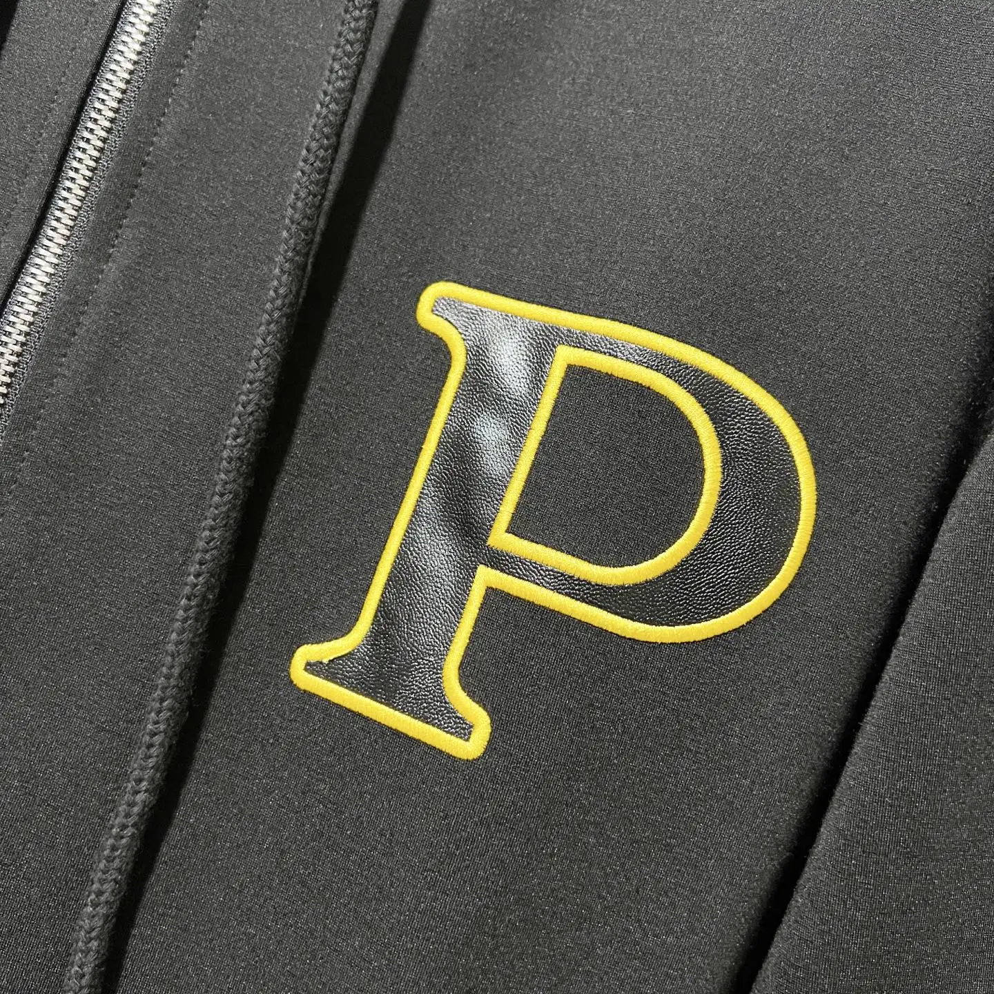 Logo-Embroidered Zip-Up Hooded Sweatshirt D20020064 — view 6