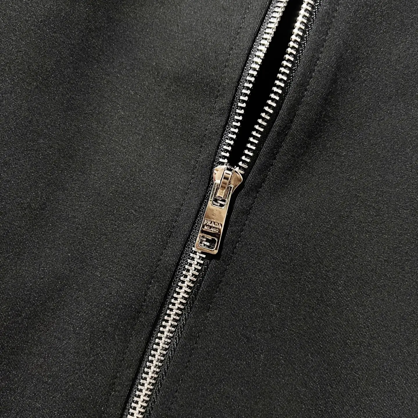 Logo-Embroidered Zip-Up Hooded Sweatshirt D20020064 — view 7