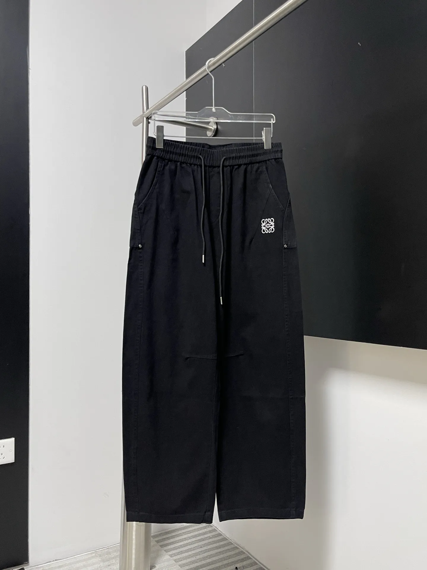 Logo-Print Straight-Leg Canvas Trousers D20022628