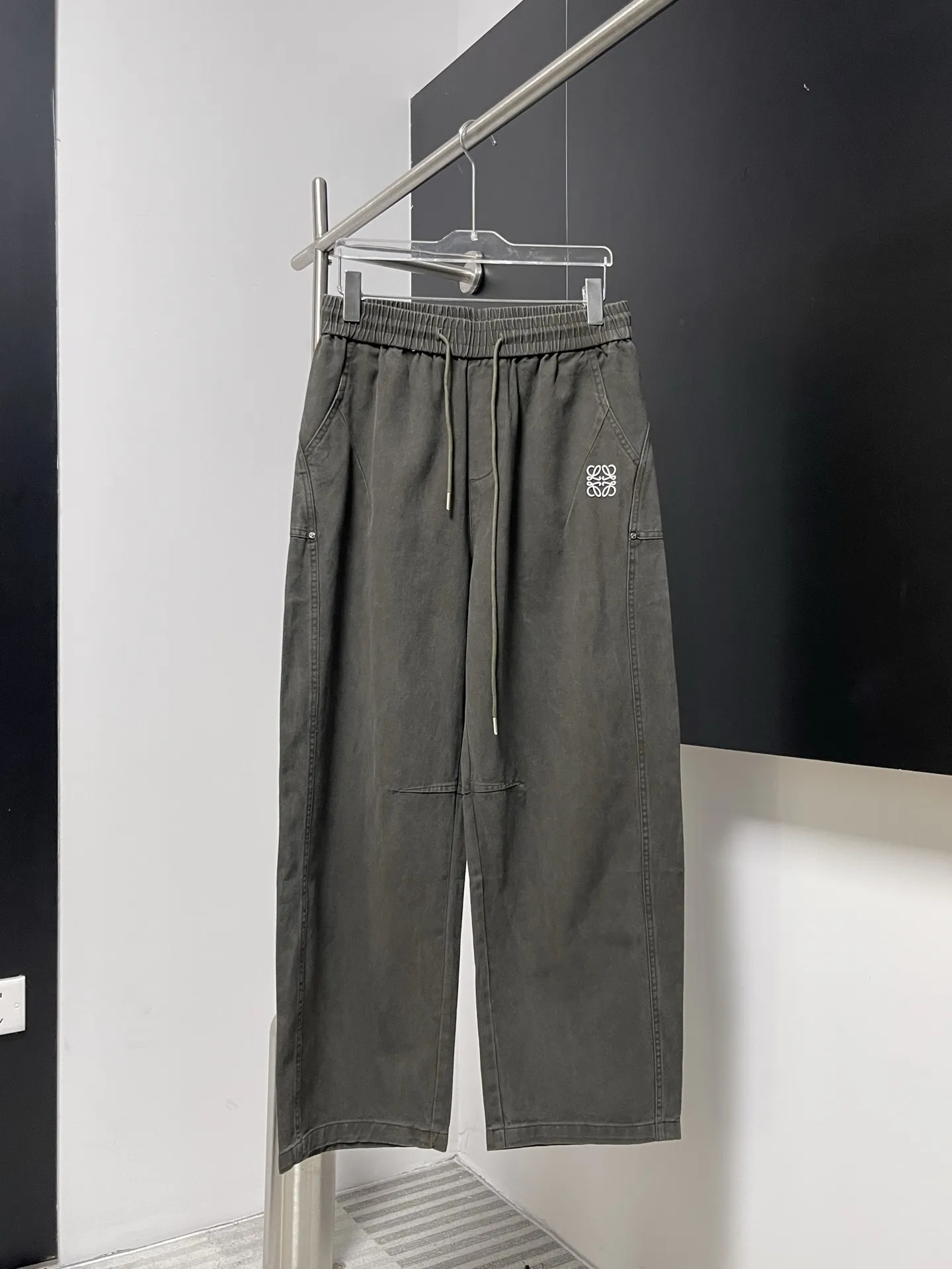 Logo Print Straight-Leg Canvas Trousers D20022627