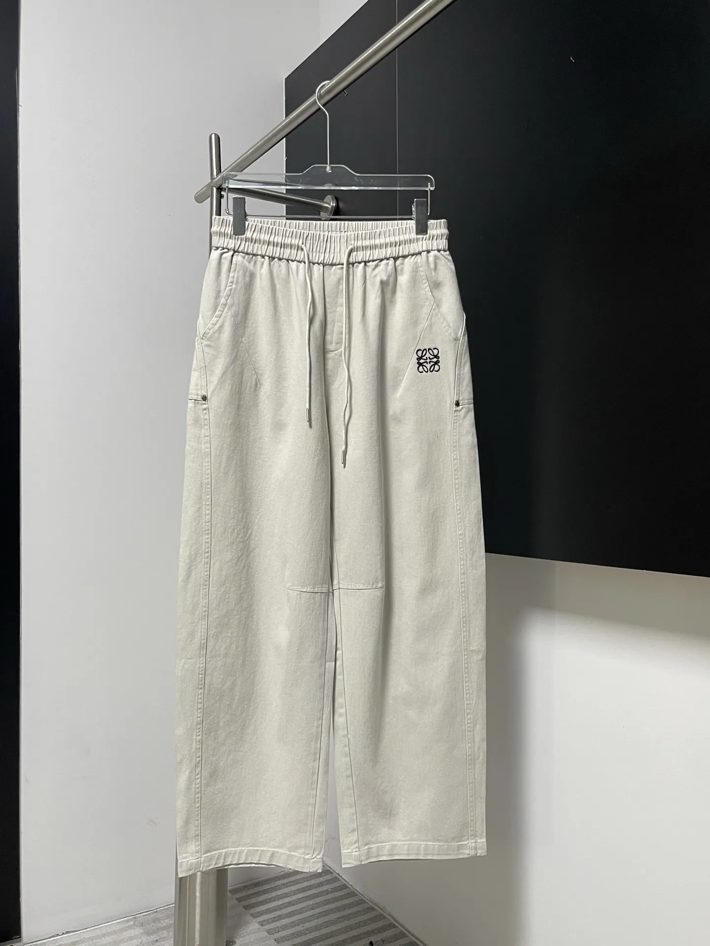 Logo-Print Straight-Leg Canvas Trousers D20022626