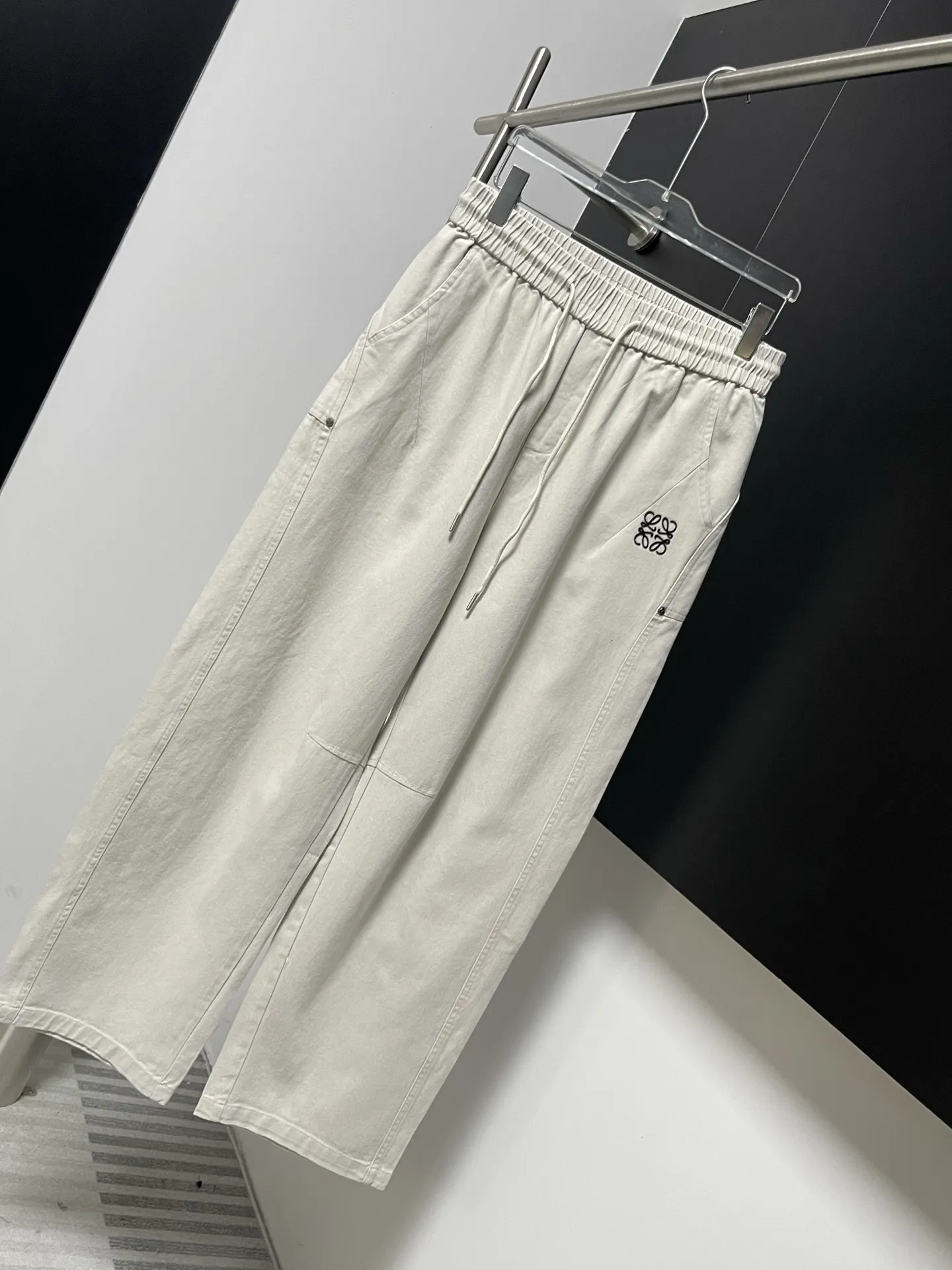 Logo-Print Straight-Leg Canvas Trousers D20022626 — view 2