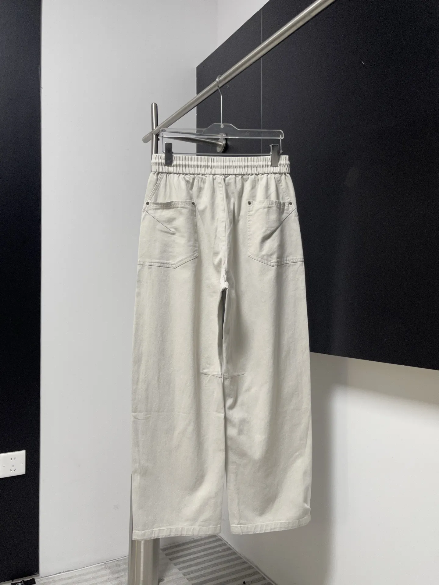 Logo-Print Straight-Leg Canvas Trousers D20022626 — view 7