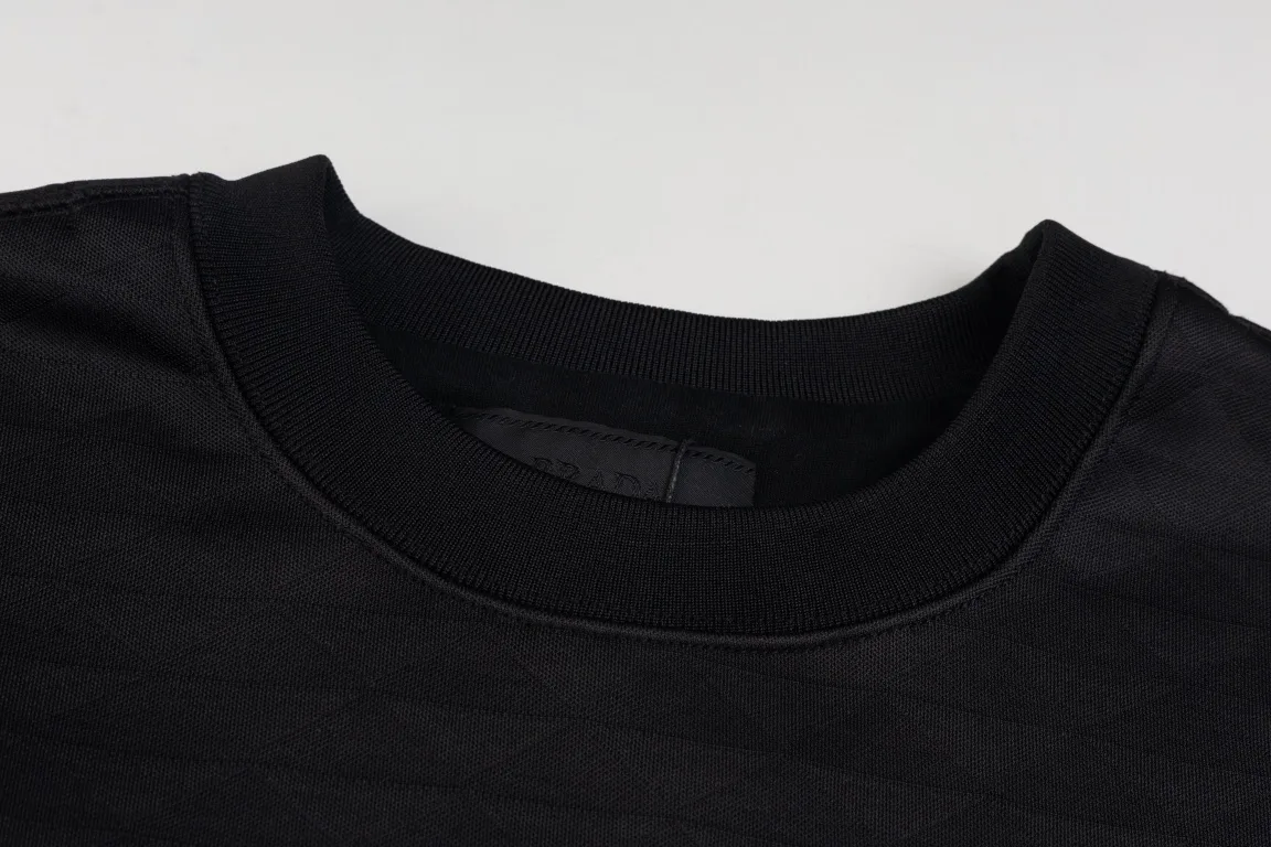 Triangle Jacquard Crew-Neck Sweatshirt D20019897 — view 7