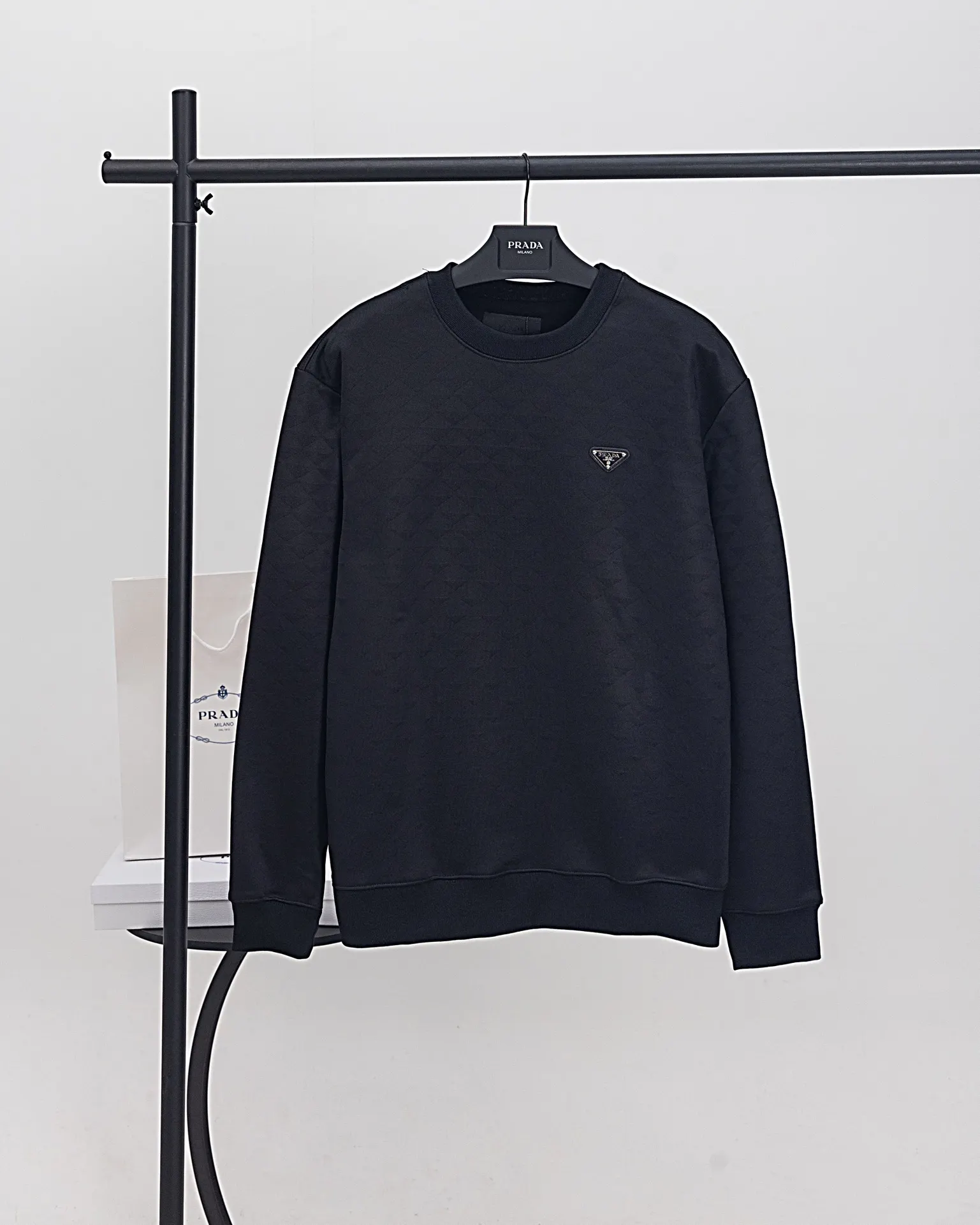 Triangle Jacquard Crew-Neck Sweatshirt D20019896