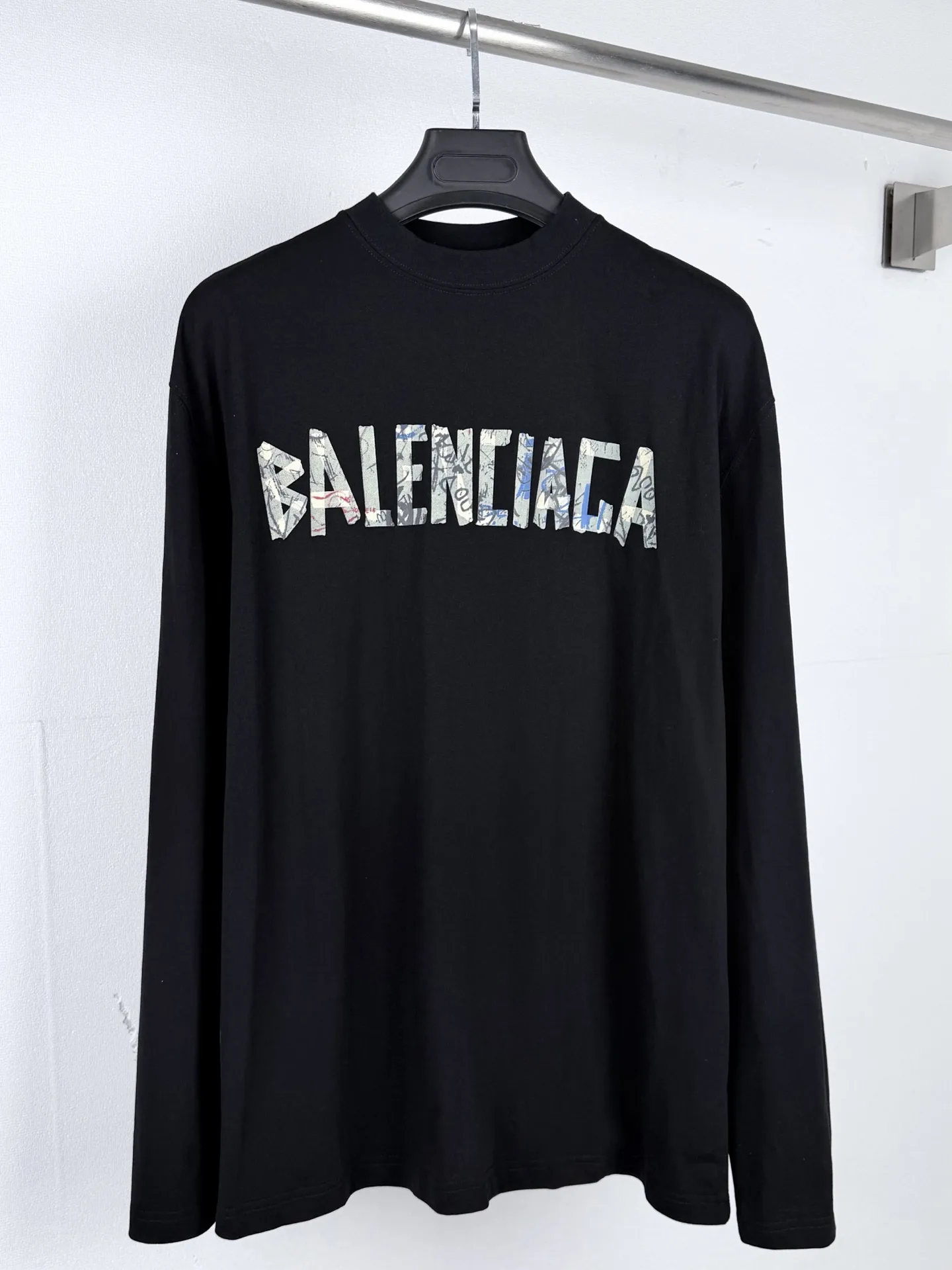 Tape Type Logo Long-Sleeve T-Shirt D21021560